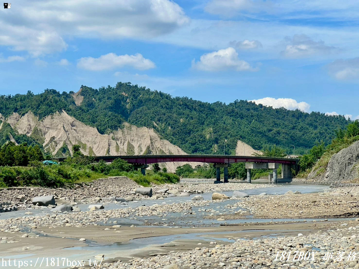 【南投。竹山】桶頭攔河堰。桶頭吊橋。設有步道和涼亭。欣賞清水溪景觀 【南投。竹山】桶頭攔河堰。桶頭吊橋。設有步道和涼亭。欣賞清水溪景觀