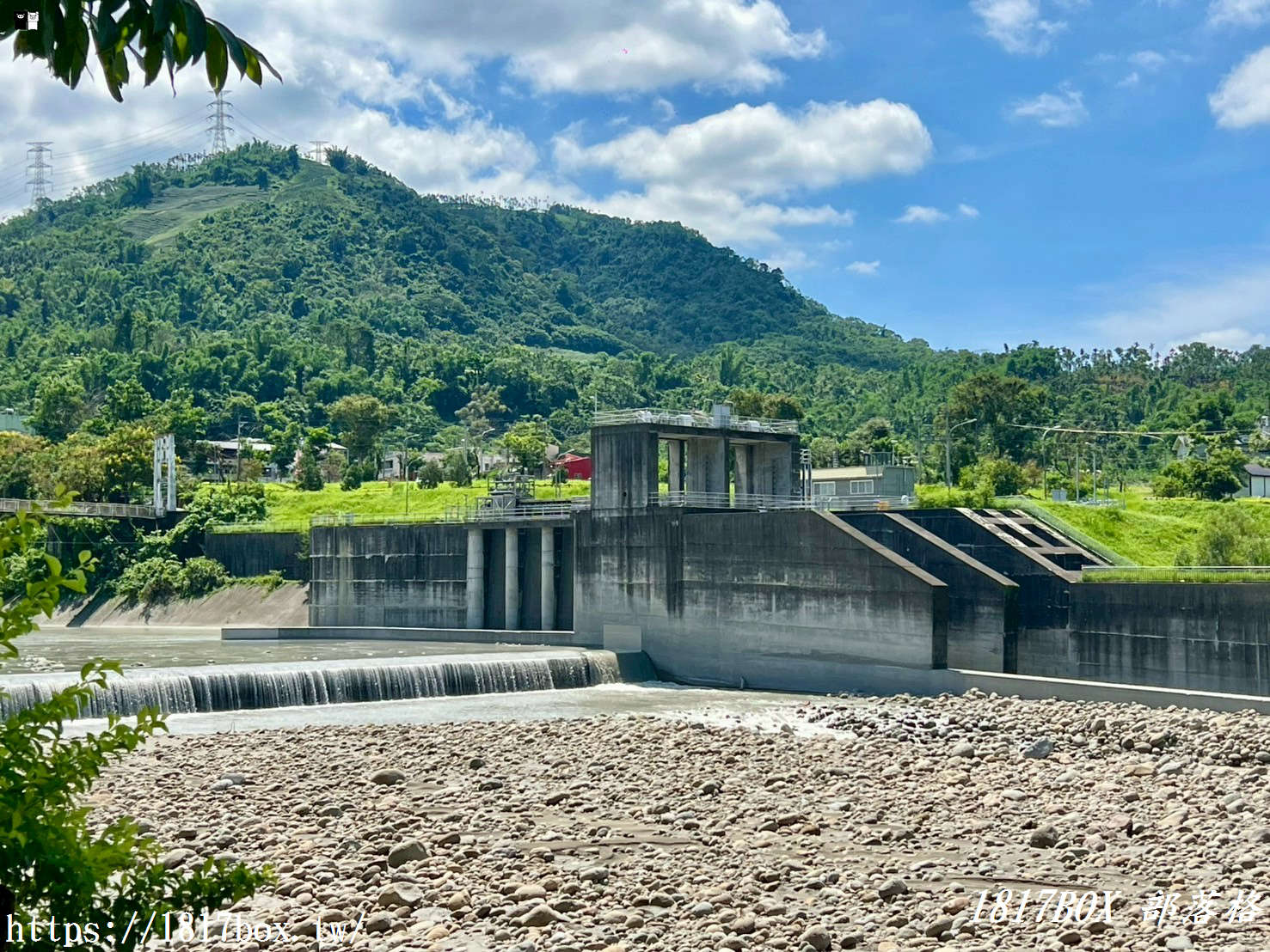 【南投。竹山】桶頭攔河堰。桶頭吊橋。設有步道和涼亭。欣賞清水溪景觀 【南投。竹山】桶頭攔河堰。桶頭吊橋。設有步道和涼亭。欣賞清水溪景觀