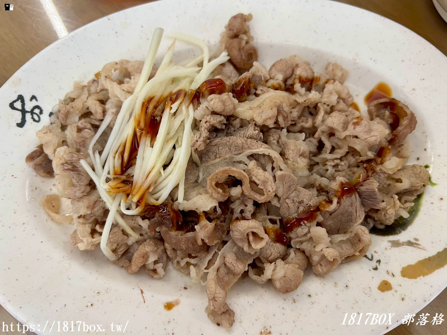 【彰化。和美】御鼎牛肉麵-和美店。網友推薦必點正宗牛肉麵。一碗可吃到多種配料