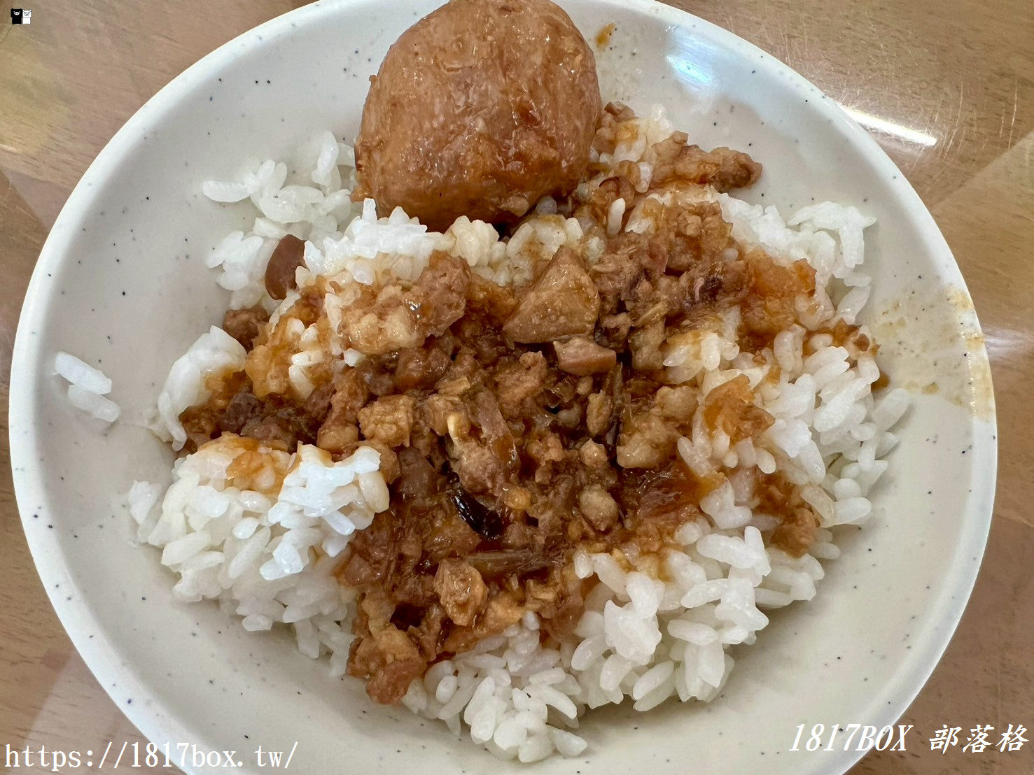 【彰化。和美】御鼎牛肉麵-和美店。網友推薦必點正宗牛肉麵。一碗可吃到多種配料