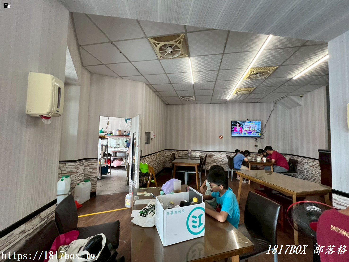 【彰化。和美】御鼎牛肉麵-和美店。網友推薦必點正宗牛肉麵。一碗可吃到多種配料