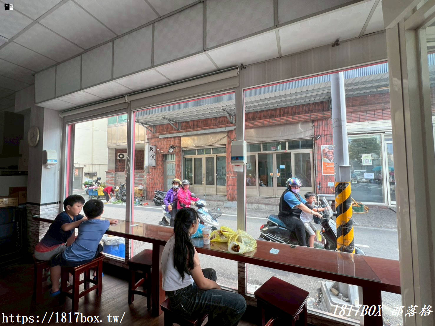 【彰化。和美】御鼎牛肉麵-和美店。網友推薦必點正宗牛肉麵。一碗可吃到多種配料