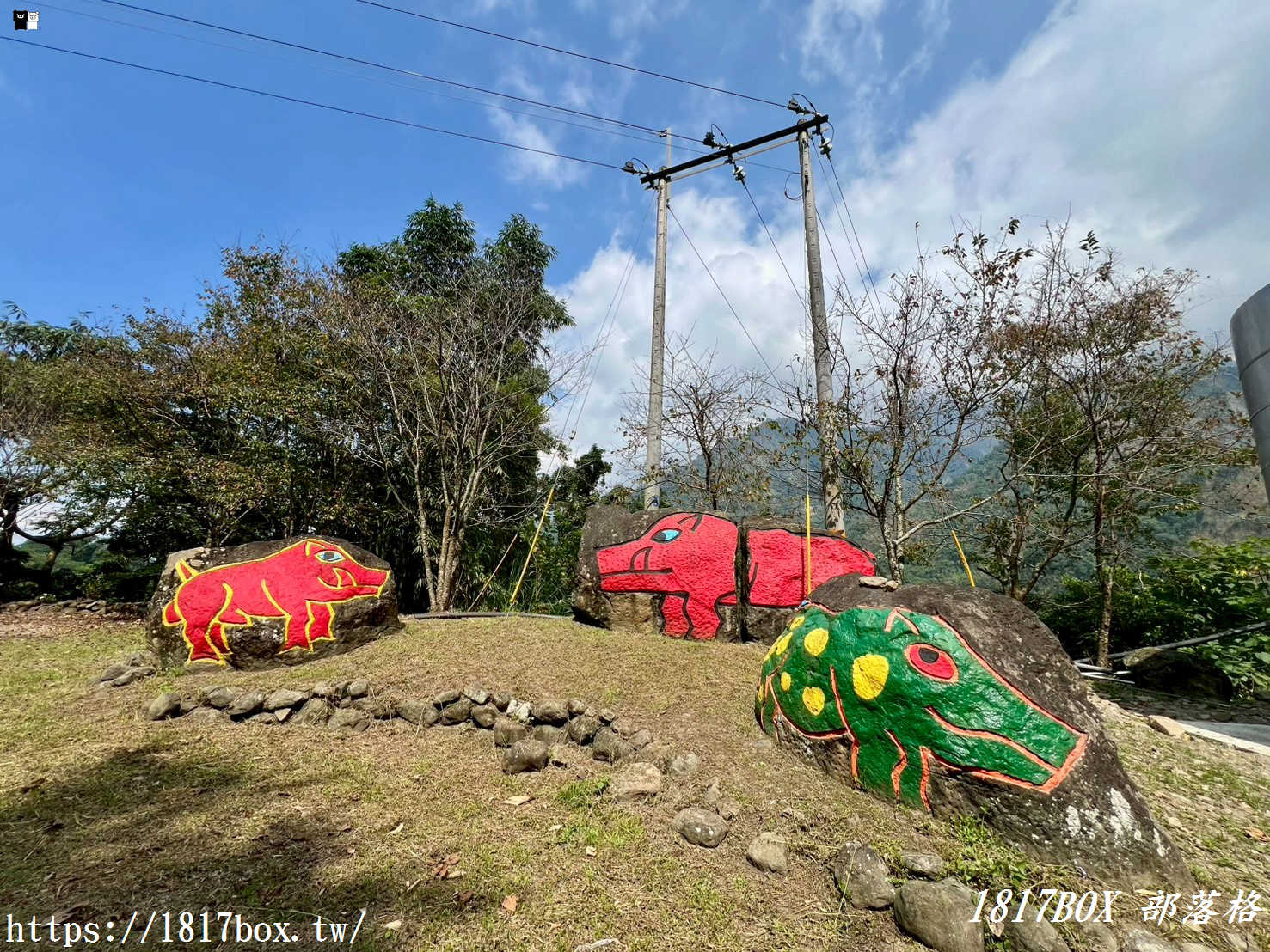 【嘉義。阿里山】山豬巨石彩繪。被群山環繞在廣闊山谷中的部落