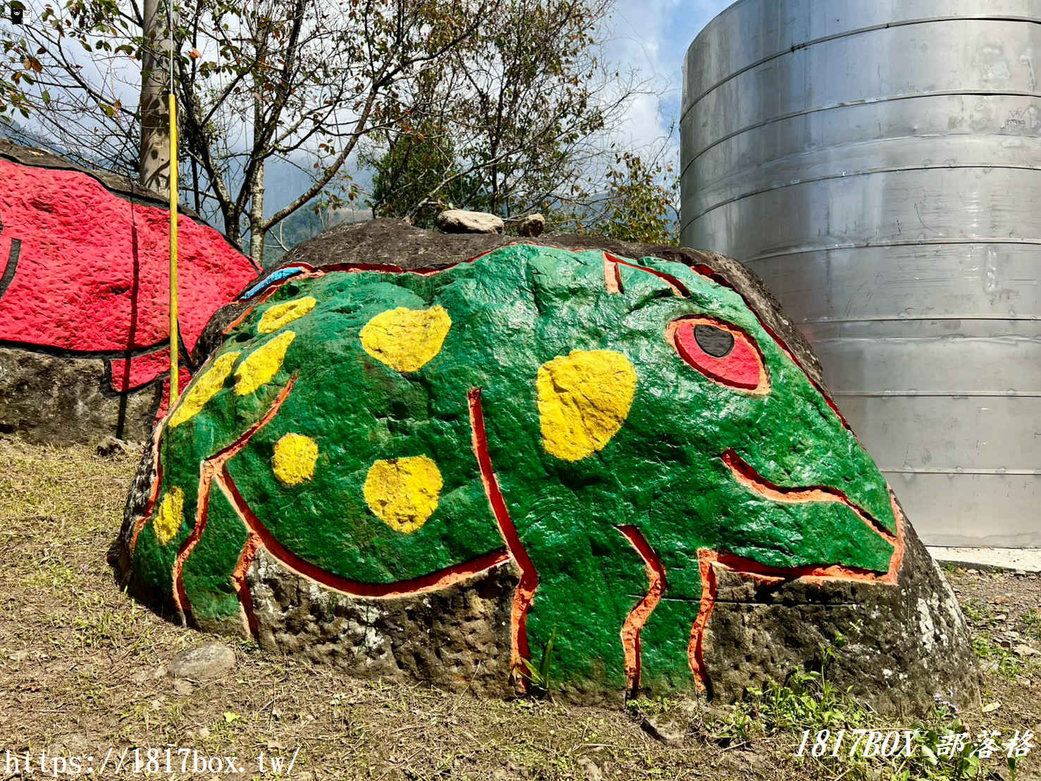 【嘉義。阿里山】山豬巨石彩繪。被群山環繞在廣闊山谷中的部落