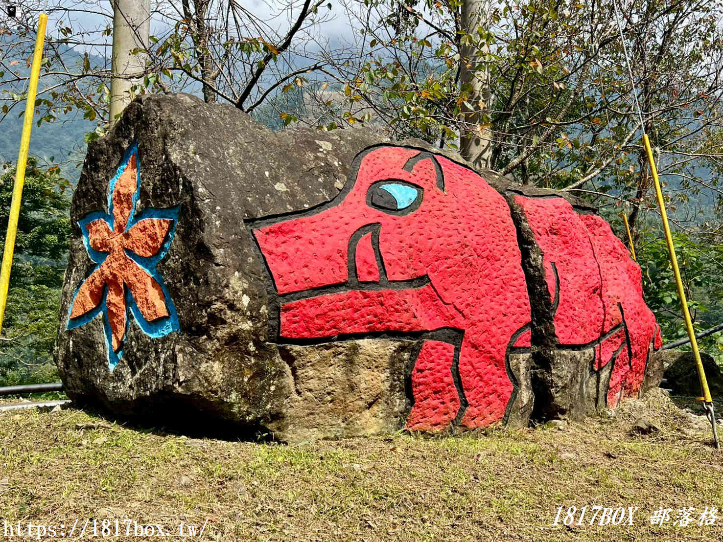 【嘉義。阿里山】山豬巨石彩繪。被群山環繞在廣闊山谷中的部落