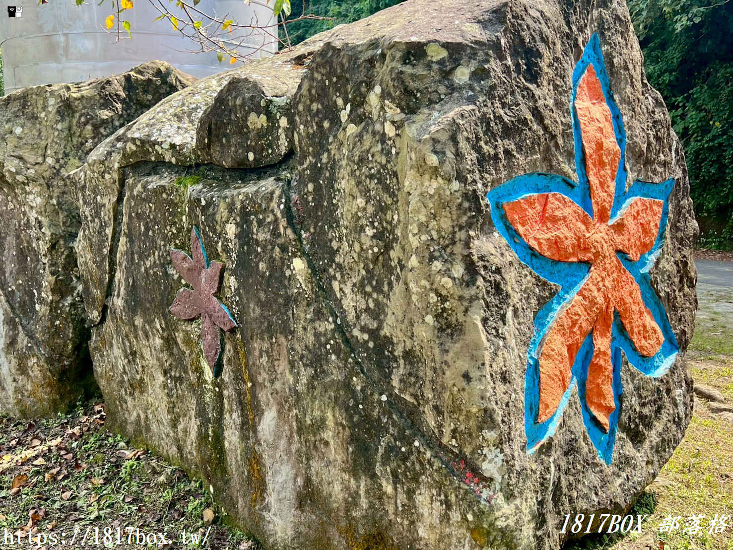 【嘉義。阿里山】山豬巨石彩繪。被群山環繞在廣闊山谷中的部落