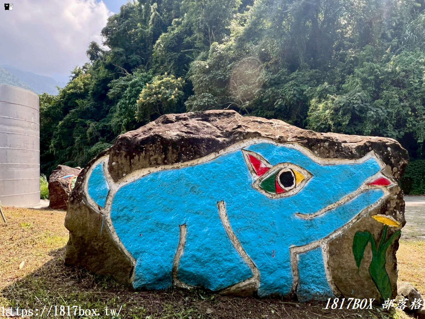 【嘉義。阿里山】山豬巨石彩繪。被群山環繞在廣闊山谷中的部落