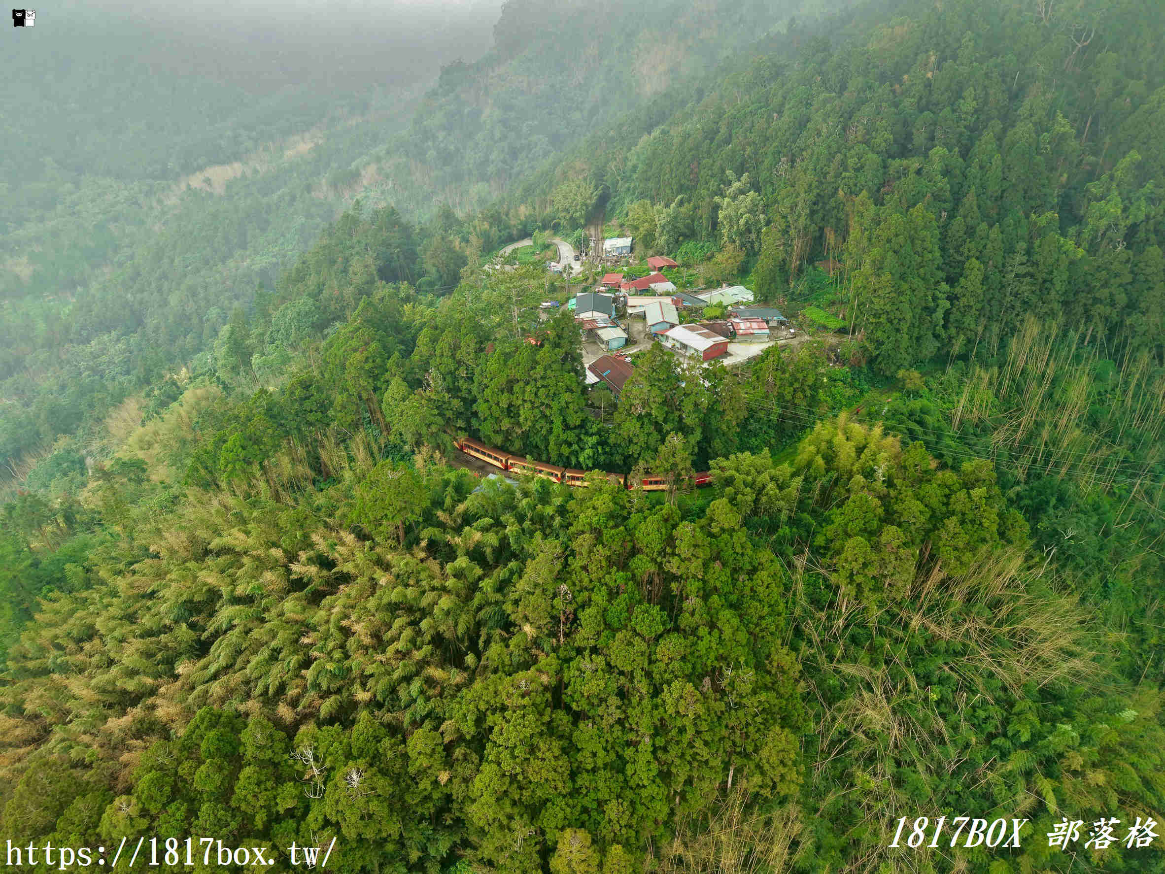 【嘉義。阿里山】森林中寧靜神秘的多林車站。隱藏在美麗的馬蹄型鐵軌彎道後 【嘉義。阿里山】森林中寧靜神秘的多林車站。隱藏在美麗的馬蹄型鐵軌彎道後