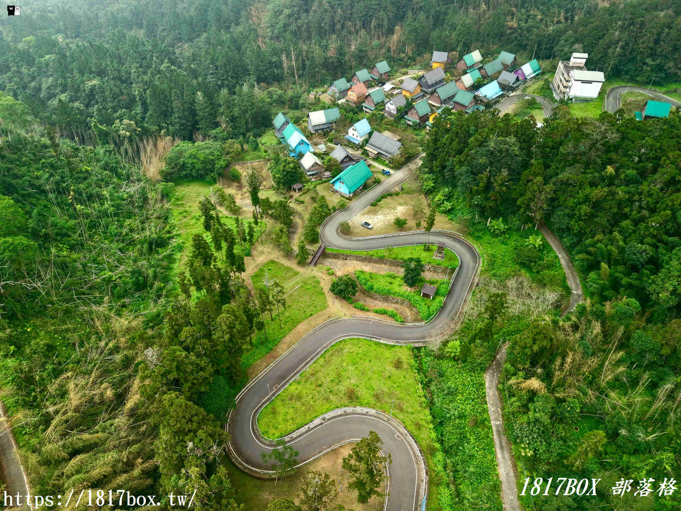 【嘉義。阿里山】得恩亞納部落-台版合掌村。色彩斑斕的高腳屋 【嘉義。阿里山】得恩亞納部落-台版合掌村。色彩斑斕的高腳屋