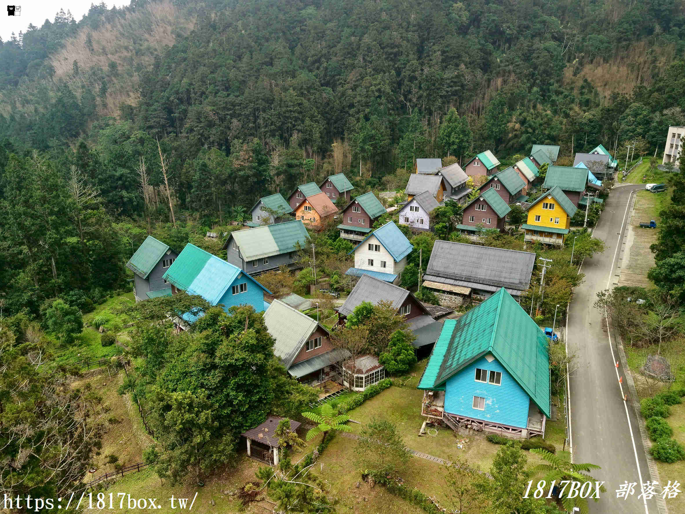 【嘉義。阿里山】得恩亞納部落-台版合掌村。色彩斑斕的高腳屋 【嘉義。阿里山】得恩亞納部落-台版合掌村。色彩斑斕的高腳屋