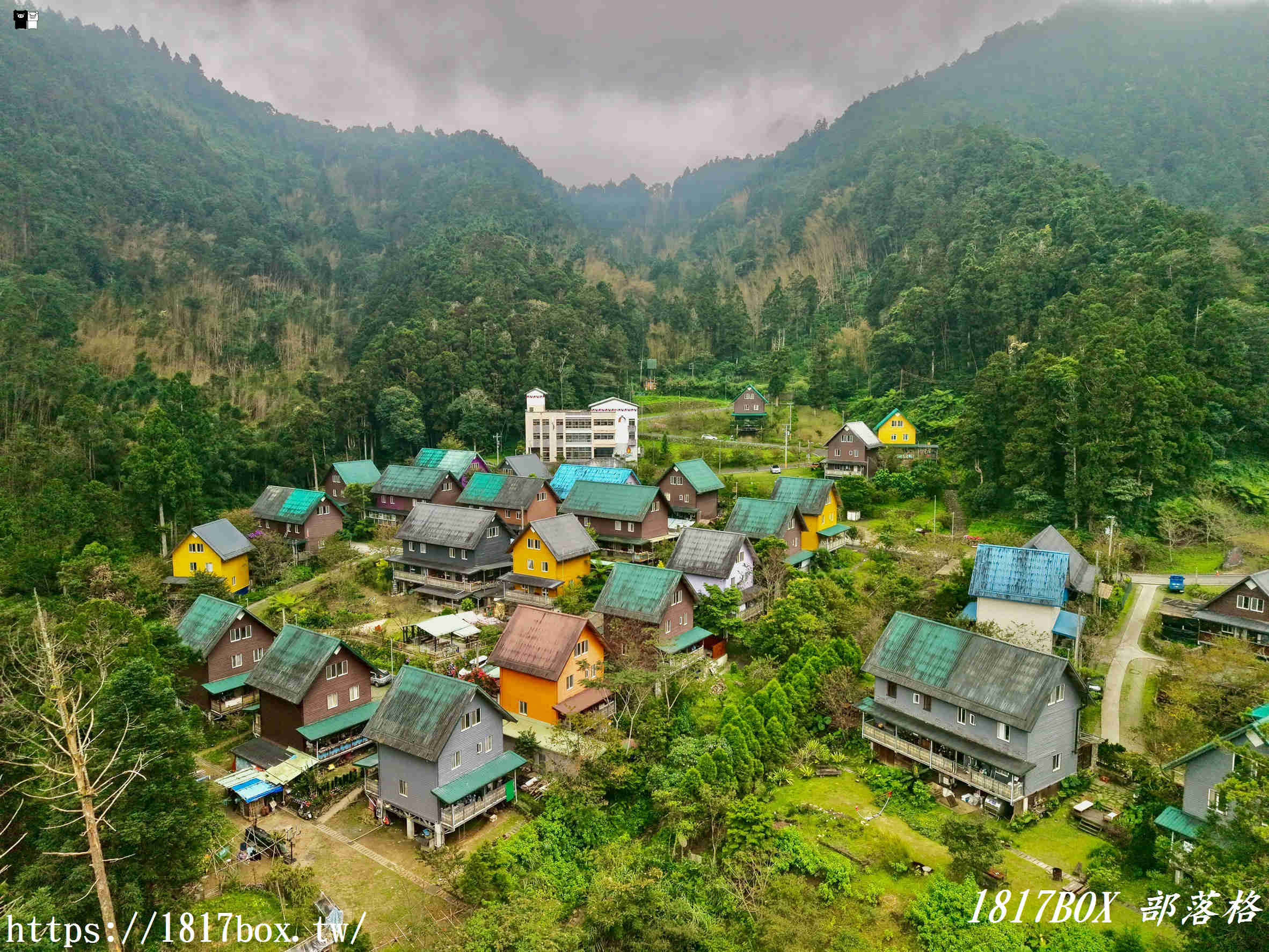【嘉義。阿里山】得恩亞納部落-台版合掌村。色彩斑斕的高腳屋 【嘉義。阿里山】得恩亞納部落-台版合掌村。色彩斑斕的高腳屋