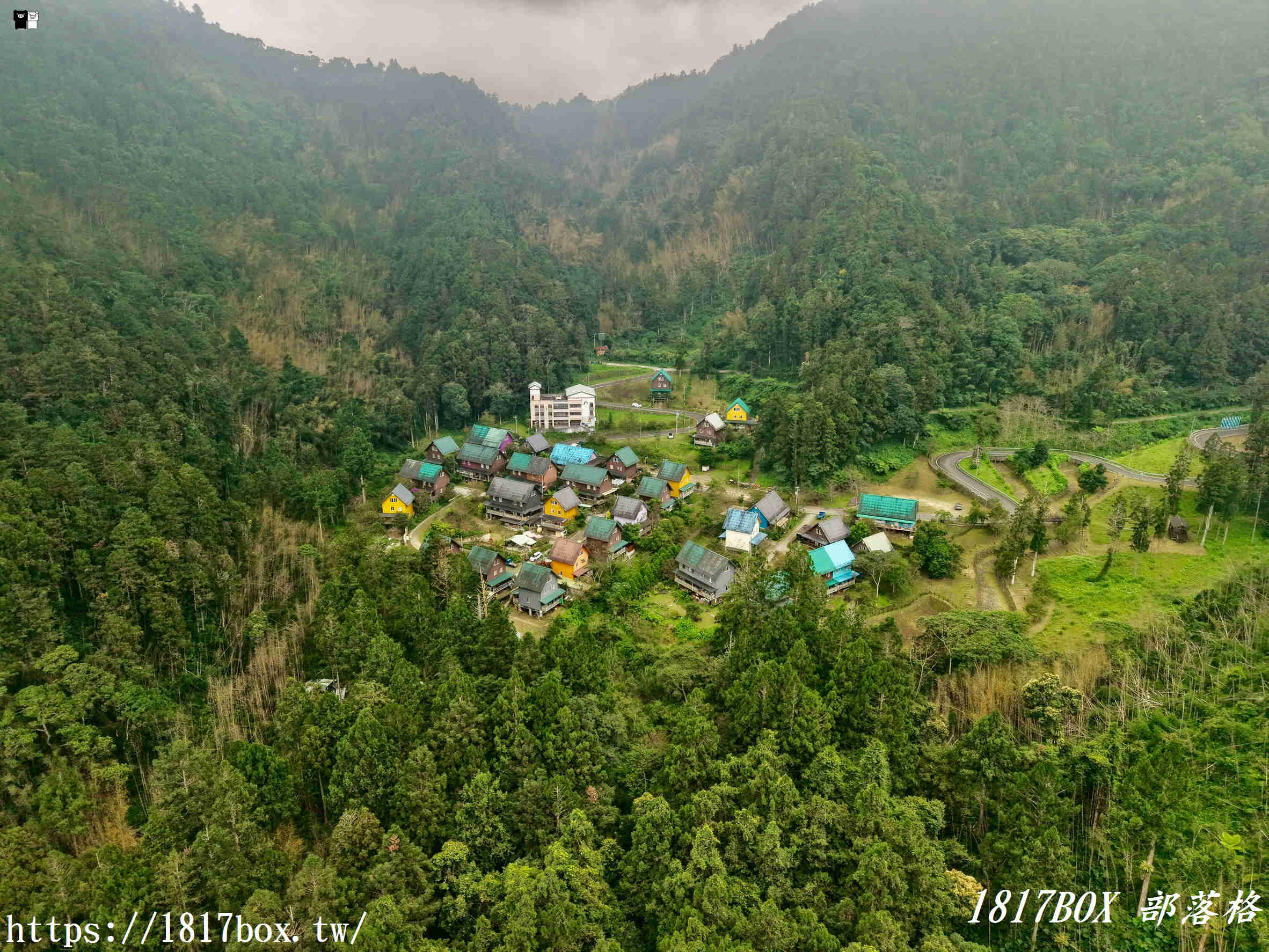 【嘉義。阿里山】得恩亞納部落-台版合掌村。色彩斑斕的高腳屋 【嘉義。阿里山】得恩亞納部落-台版合掌村。色彩斑斕的高腳屋