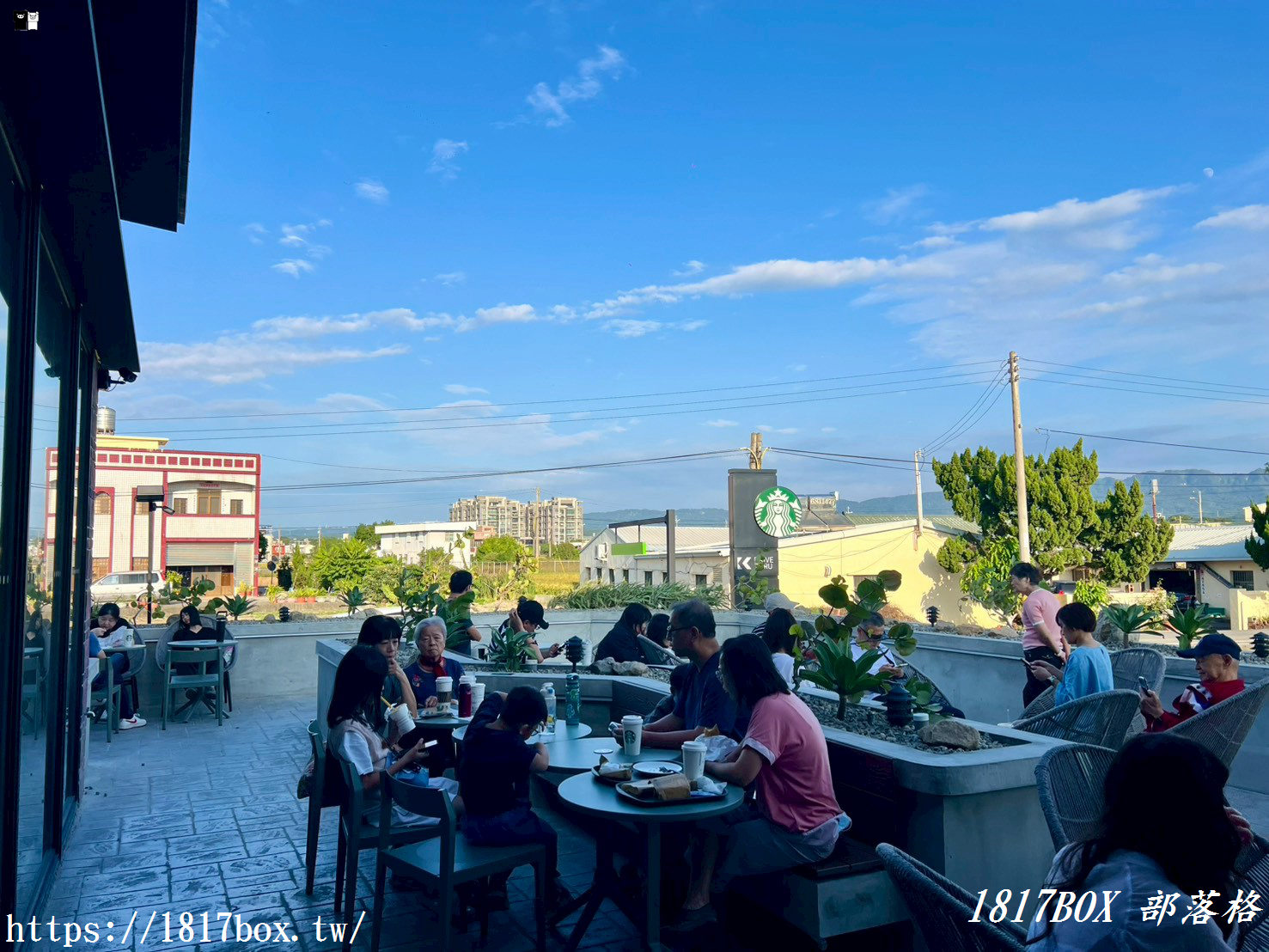 【苗栗。苑裡】星巴克 苑裡稻香門市。金黃稻浪與咖啡的對話