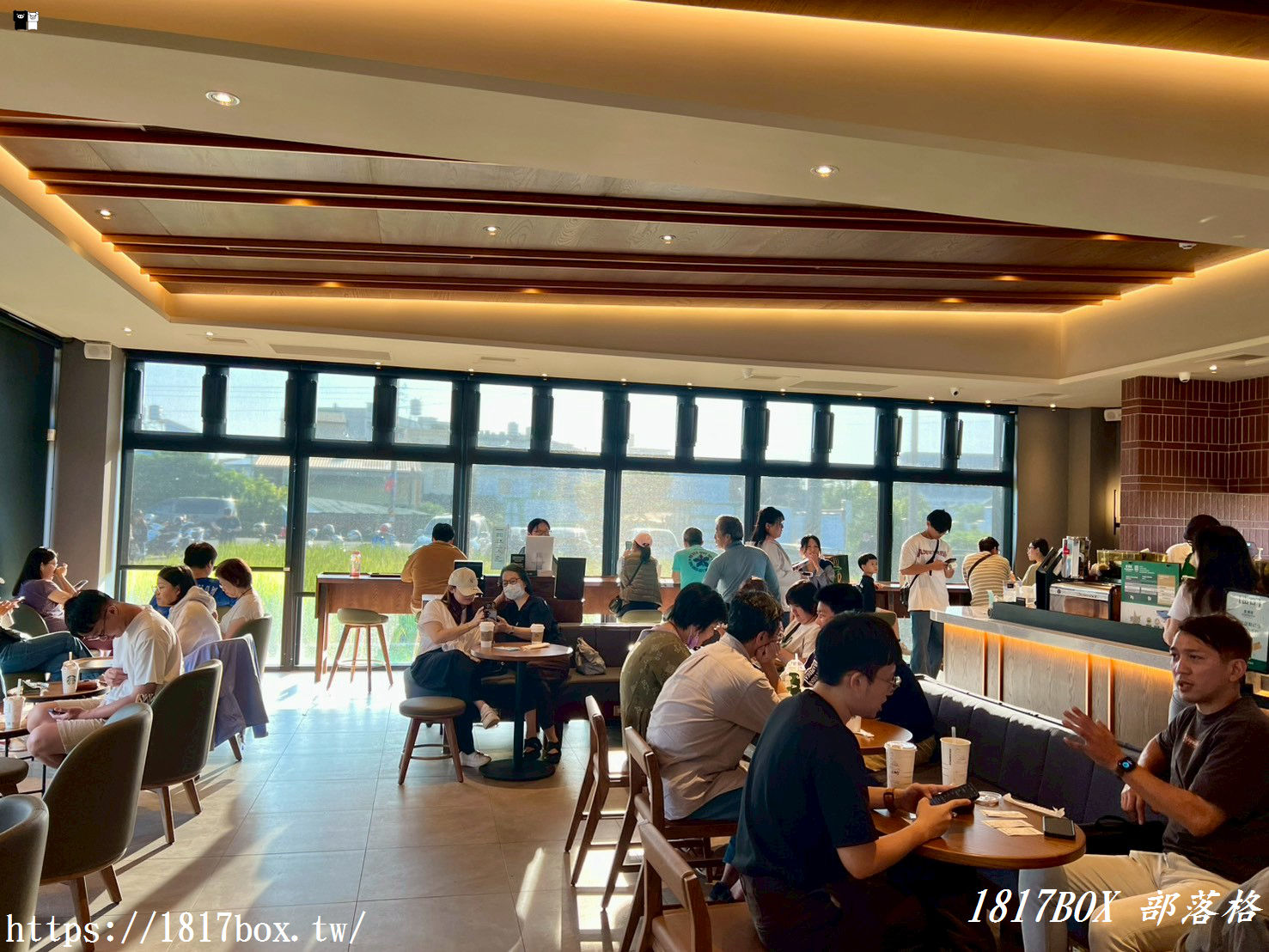 【苗栗。苑裡】星巴克 苑裡稻香門市。金黃稻浪與咖啡的對話