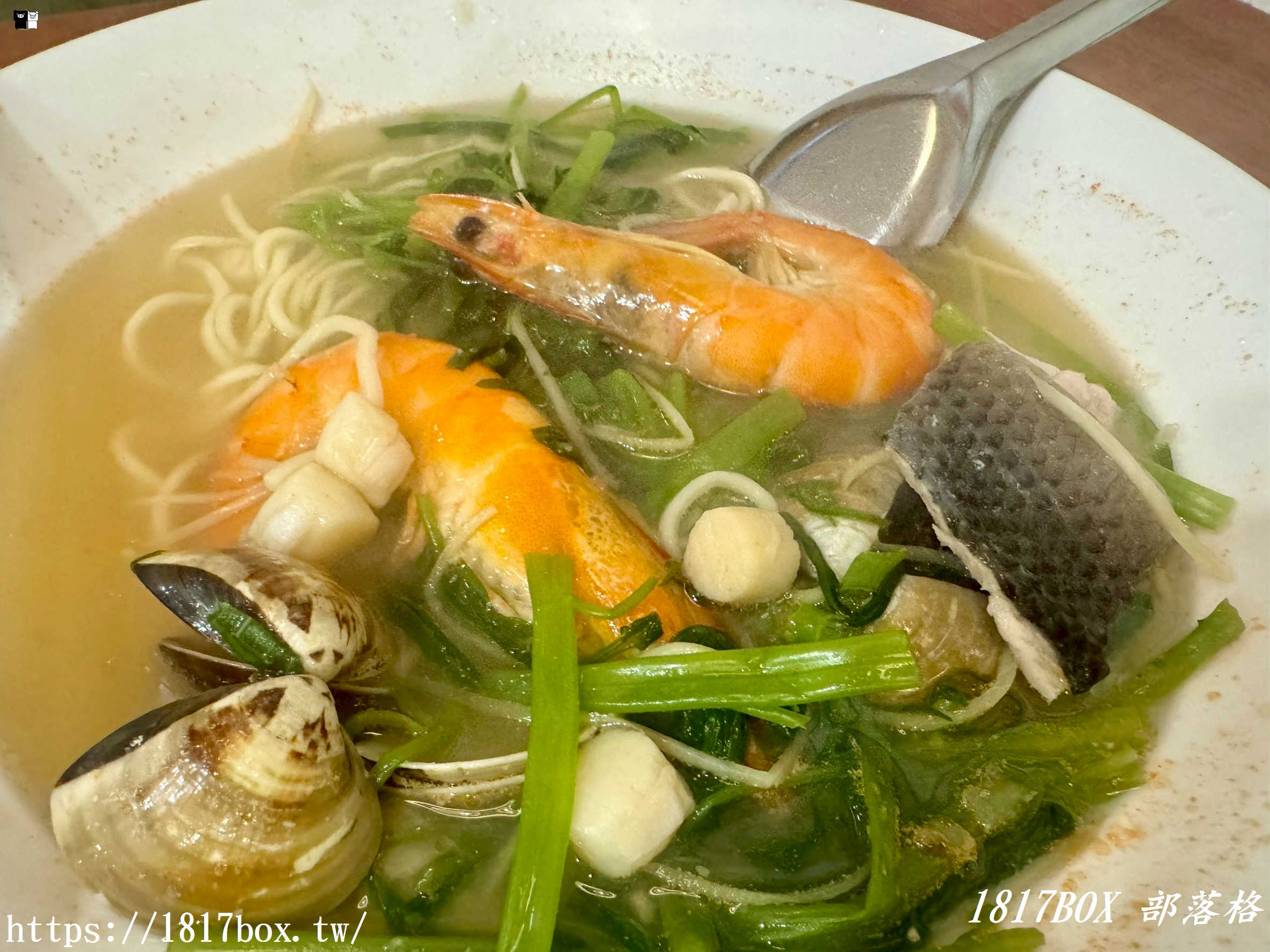 【苗栗。苑裡】莊招小吃。每日熬煮大骨湯頭。招牌海鮮麵 【苗栗。苑裡】莊招小吃。每日熬煮大骨湯頭。招牌海鮮麵