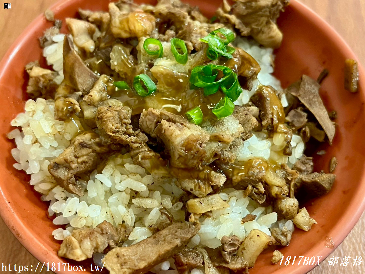 【苗栗。苑裡】莊招小吃。每日熬煮大骨湯頭。招牌海鮮麵