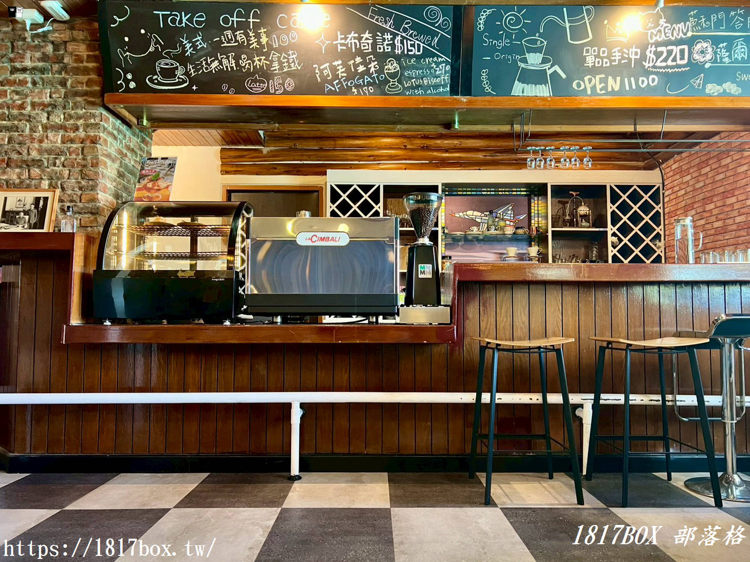 【台中。沙鹿】Take Off Café 。航空主題咖啡廳。咖啡護照偽出國