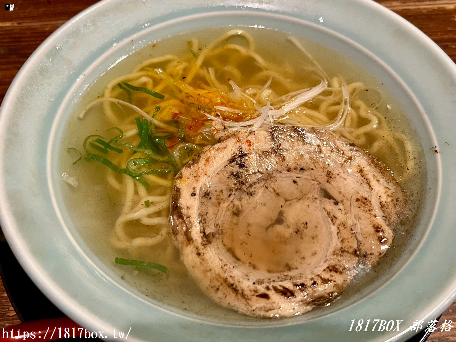 【愛媛松山美食】味噌とんこつらーめん まる：濃郁系「大蔥味噌拉麵」排隊名店，熱情女主廚的一人拉麵秀！