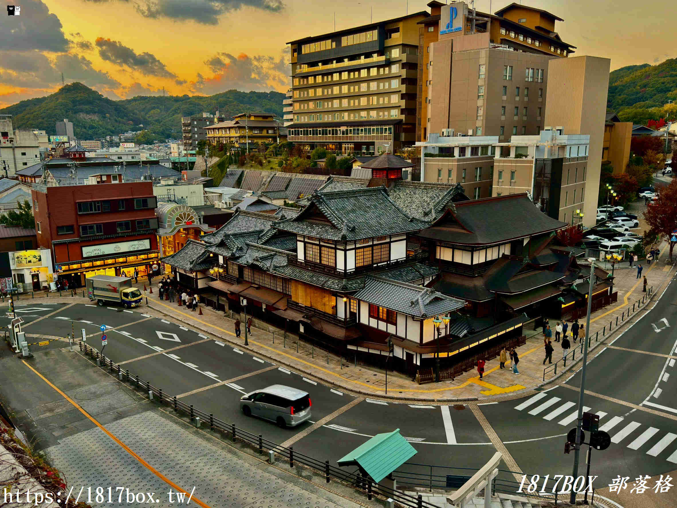 《道後溫泉 空之散步道足湯》：泡湯、賞景、拍美照，一次滿足！