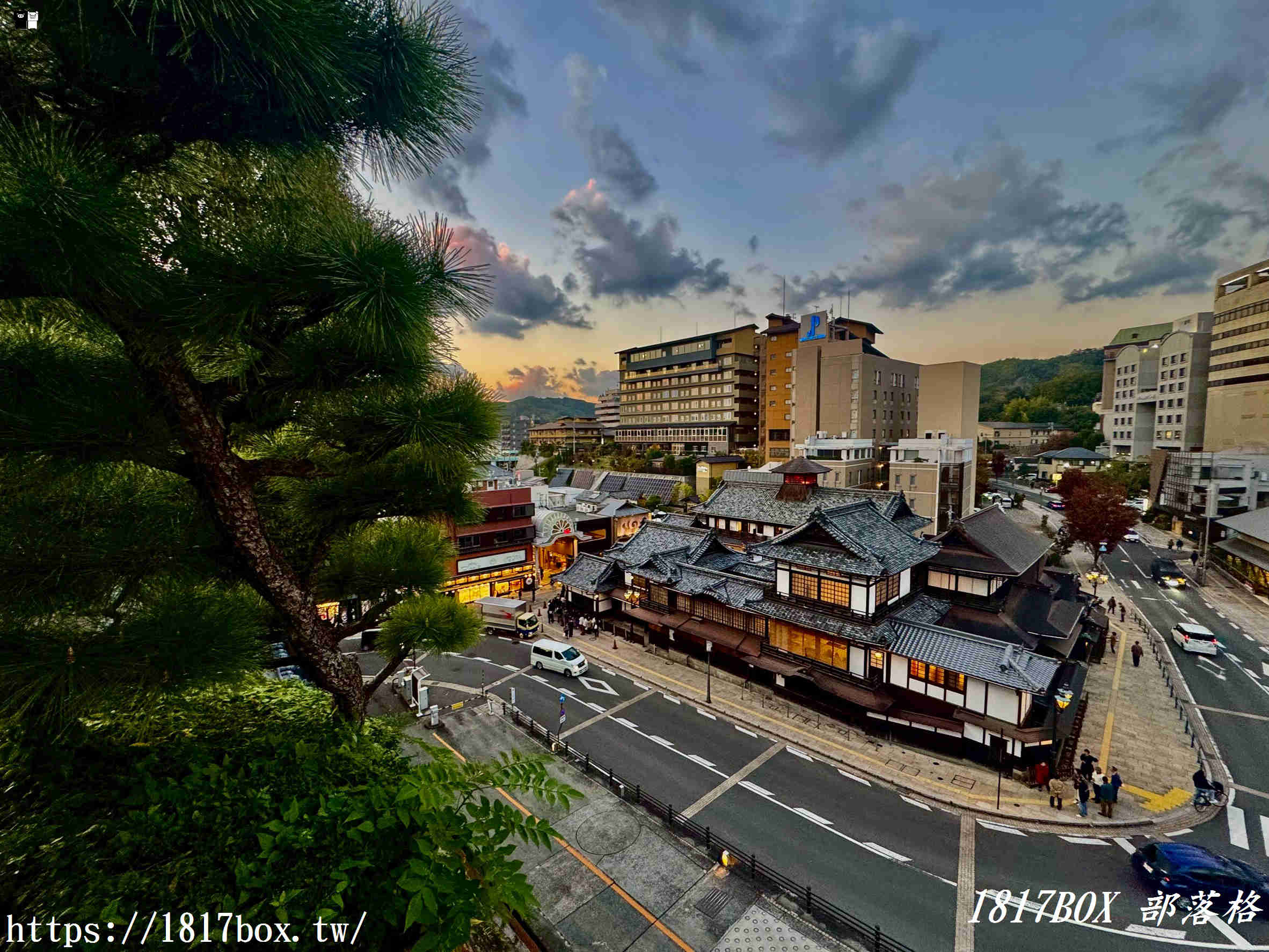 《道後溫泉 空之散步道足湯》：泡湯、賞景、拍美照，一次滿足！