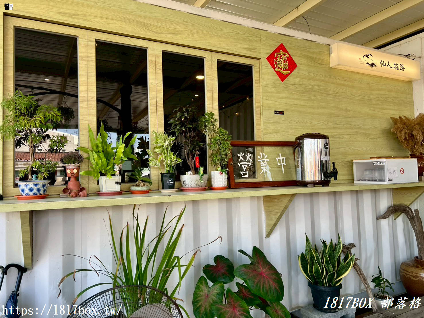 「仙人指路咖啡館」被喻為七股海岸線上最美的網美咖啡