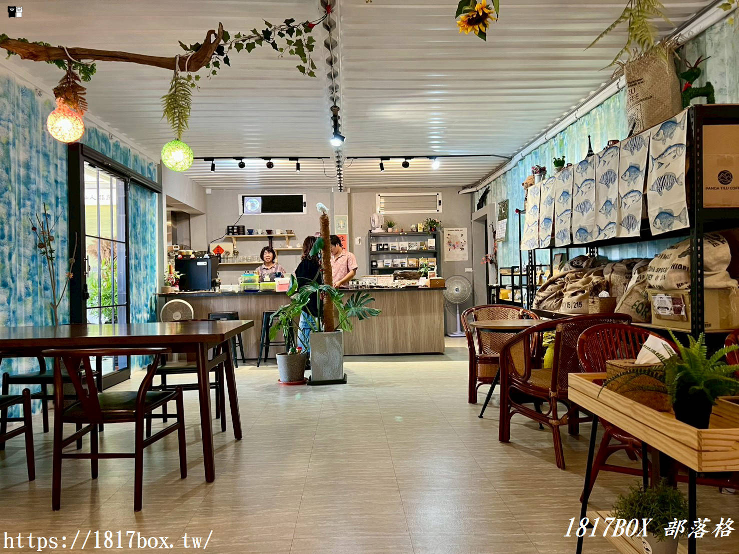 「仙人指路咖啡館」被喻為七股海岸線上最美的網美咖啡