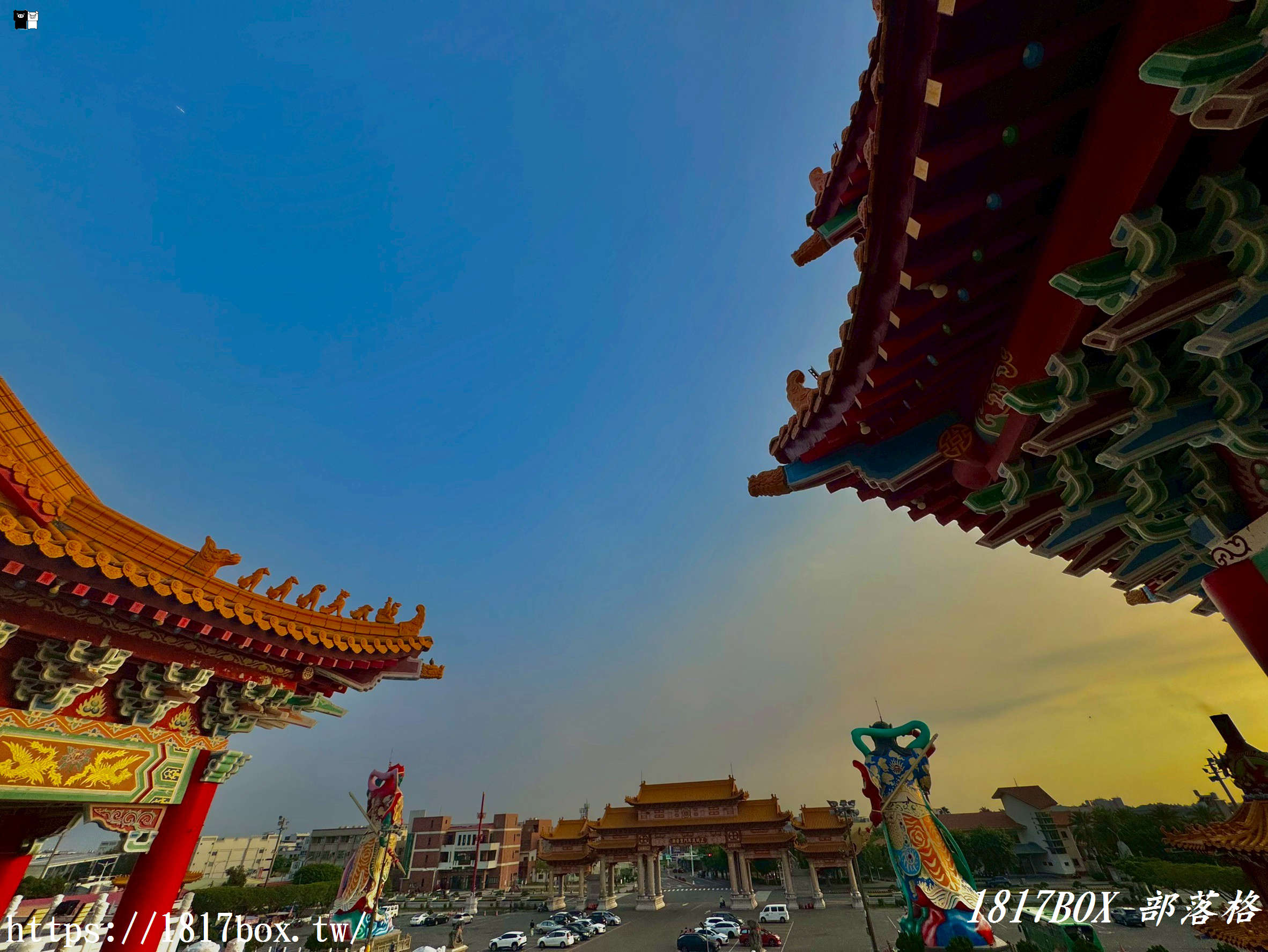 探索「台版紫禁城」：正統鹿耳門聖母廟，求姻緣、賞煙火的台南必訪聖地