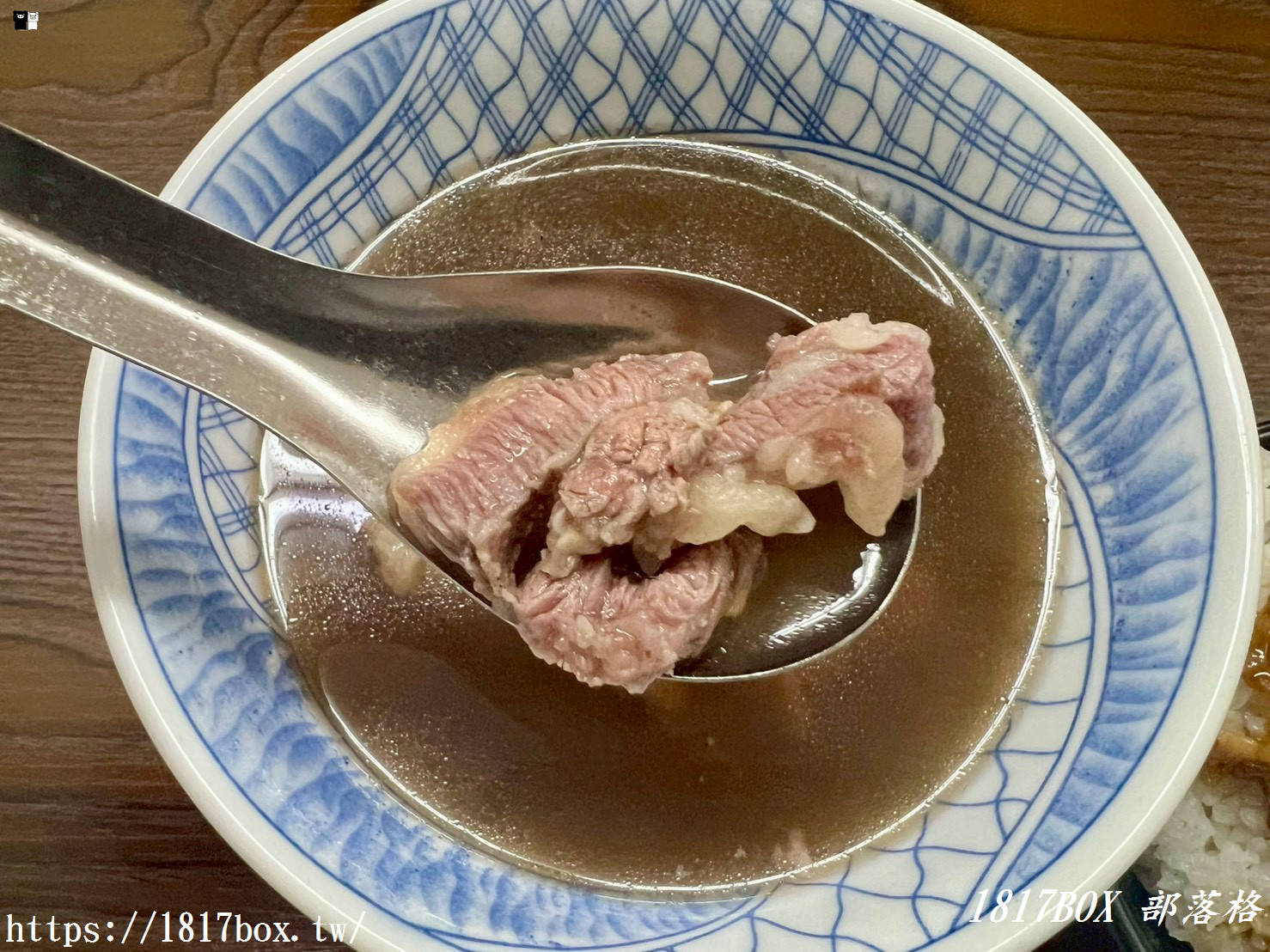 【台南美食】安南區「修 溫體牛肉湯」：佛心肉燥飯＋油豆腐免費送！在地人私藏的清甜溫體牛推薦