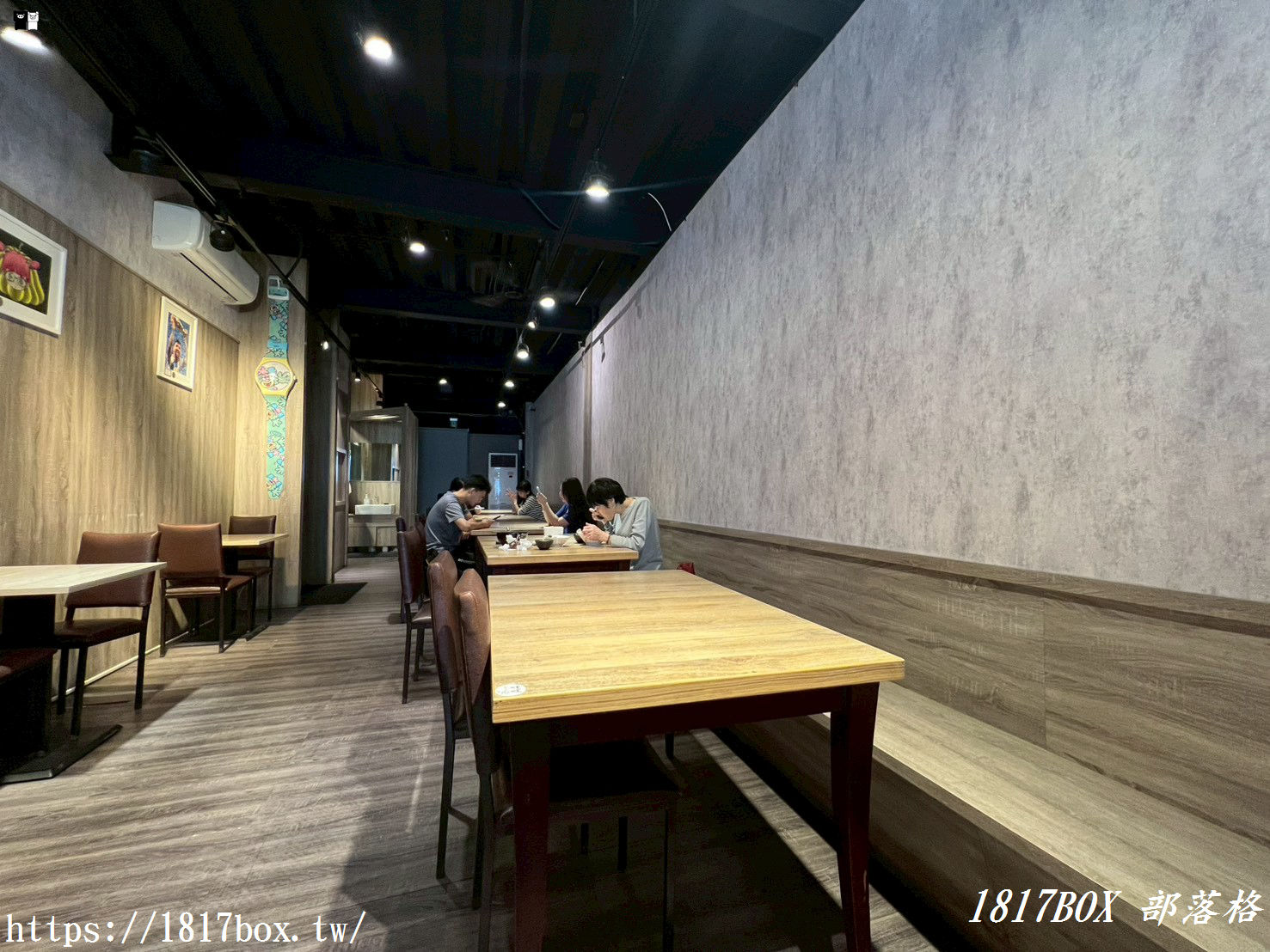 【竹北美食推薦】木木食堂成功店：客家傳統與泰式創新的文青碰撞，必吃蒜頭蛤蜊雞湯麵與打拋豬！