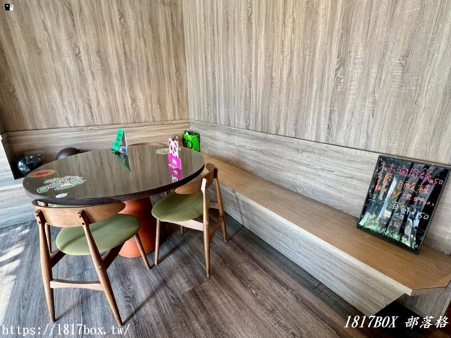 【竹北美食推薦】木木食堂成功店：客家傳統與泰式創新的文青碰撞，必吃蒜頭蛤蜊雞湯麵與打拋豬！