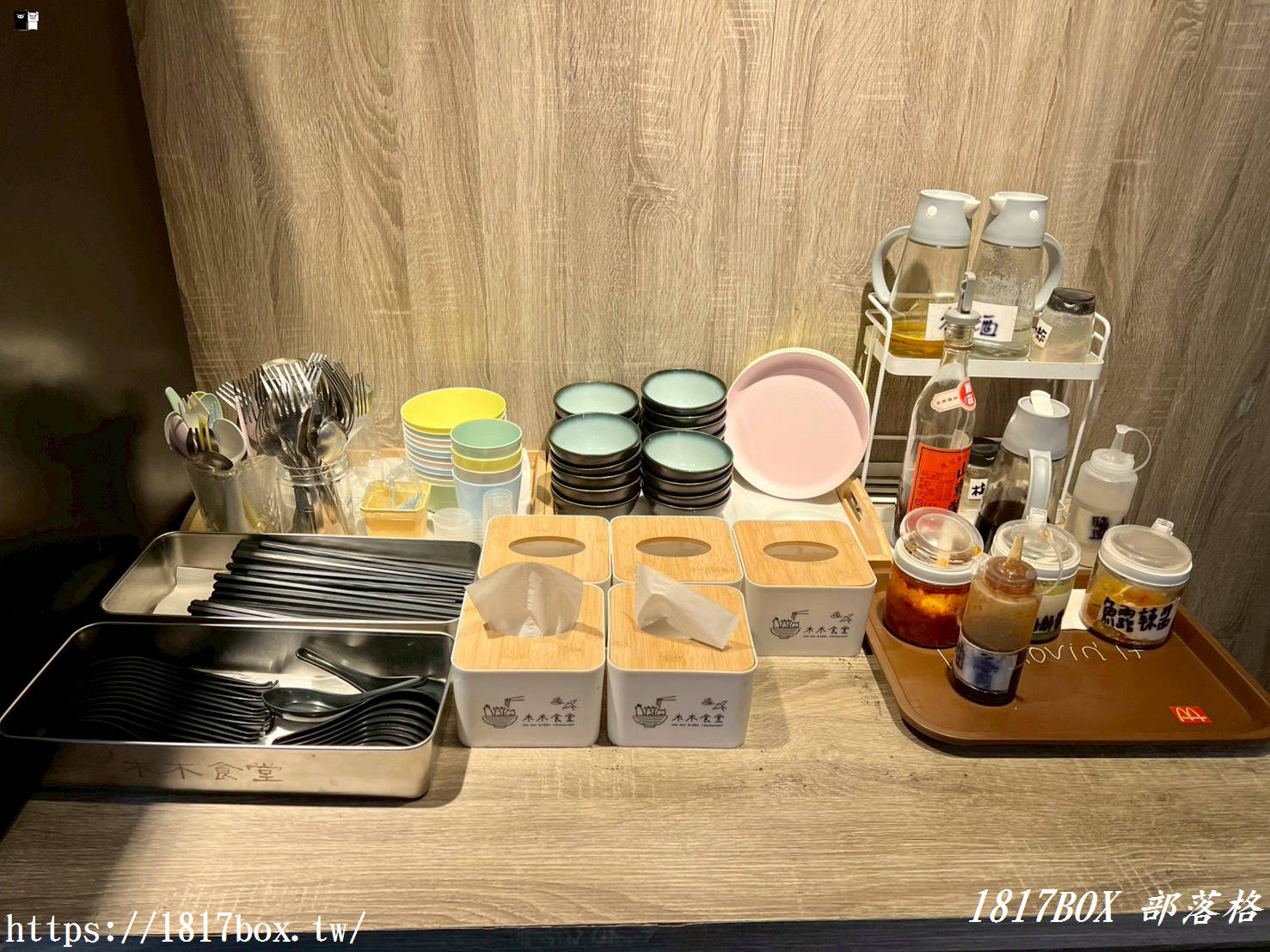 【竹北美食推薦】木木食堂成功店：客家傳統與泰式創新的文青碰撞，必吃蒜頭蛤蜊雞湯麵與打拋豬！