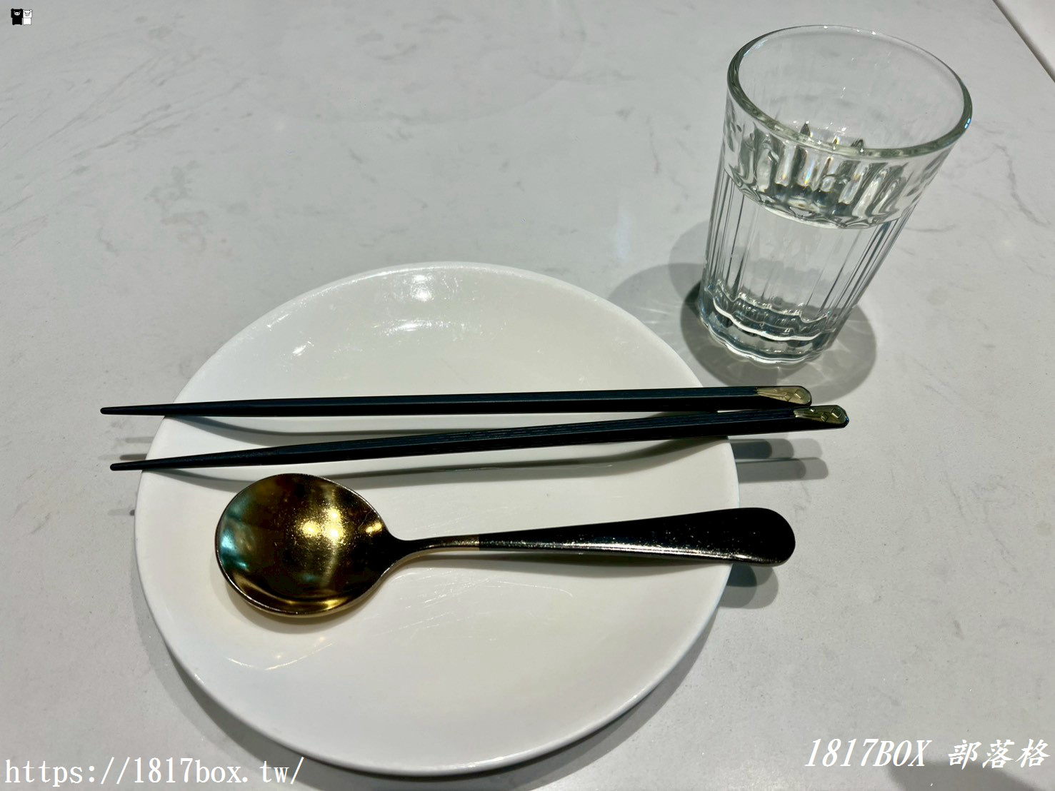 竹北必吃烤鴨：一鴨多吃，味蕾大滿足！上菜片皮鴨：脆皮油亮、肉嫩多汁的烤鴨盛宴