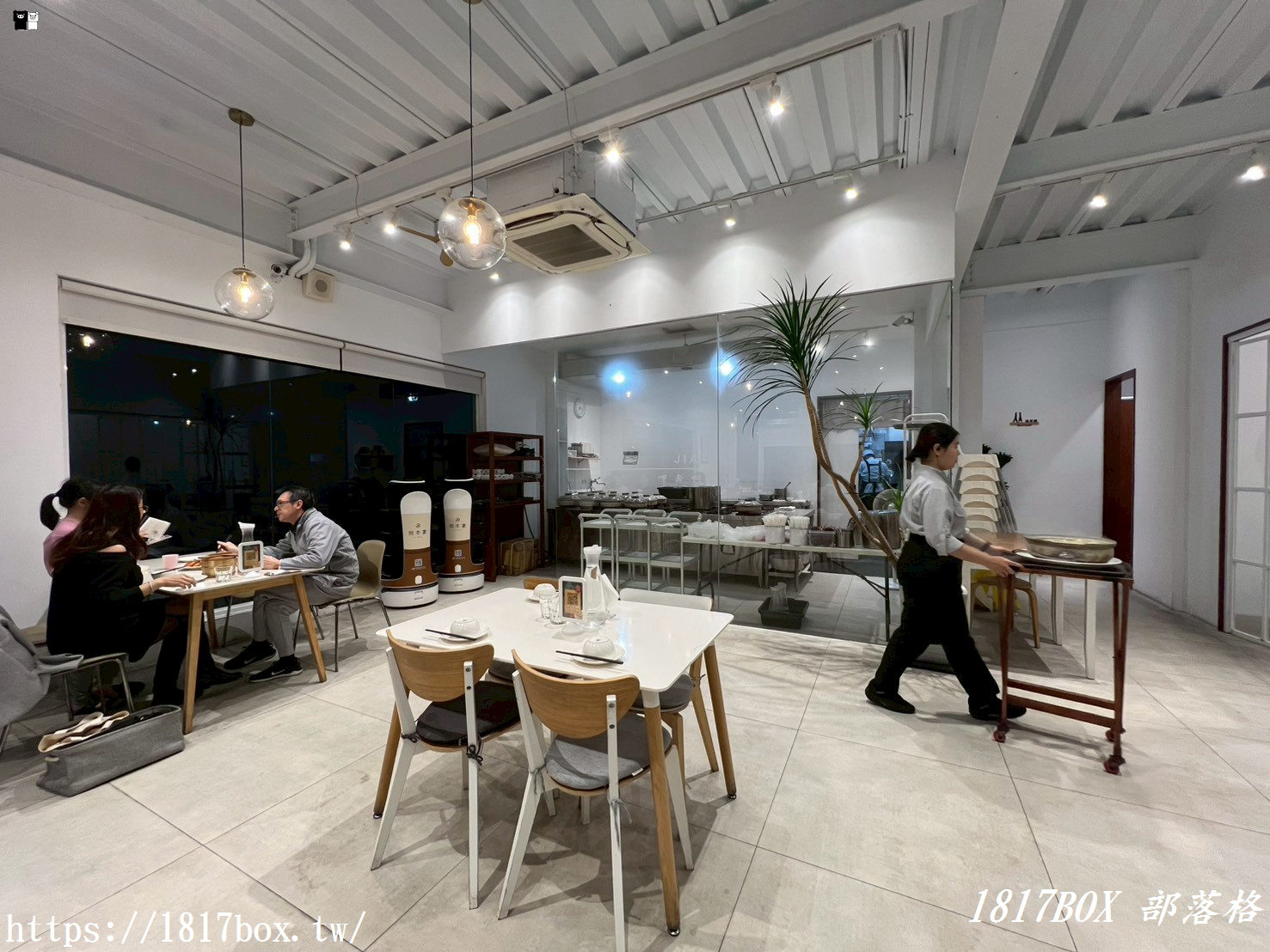 竹北美食推薦 | 阿本家竹北文和店：川湘大師打造純白文青風，麻辣鮮香道地川菜，鍋物與手路菜齊聚！