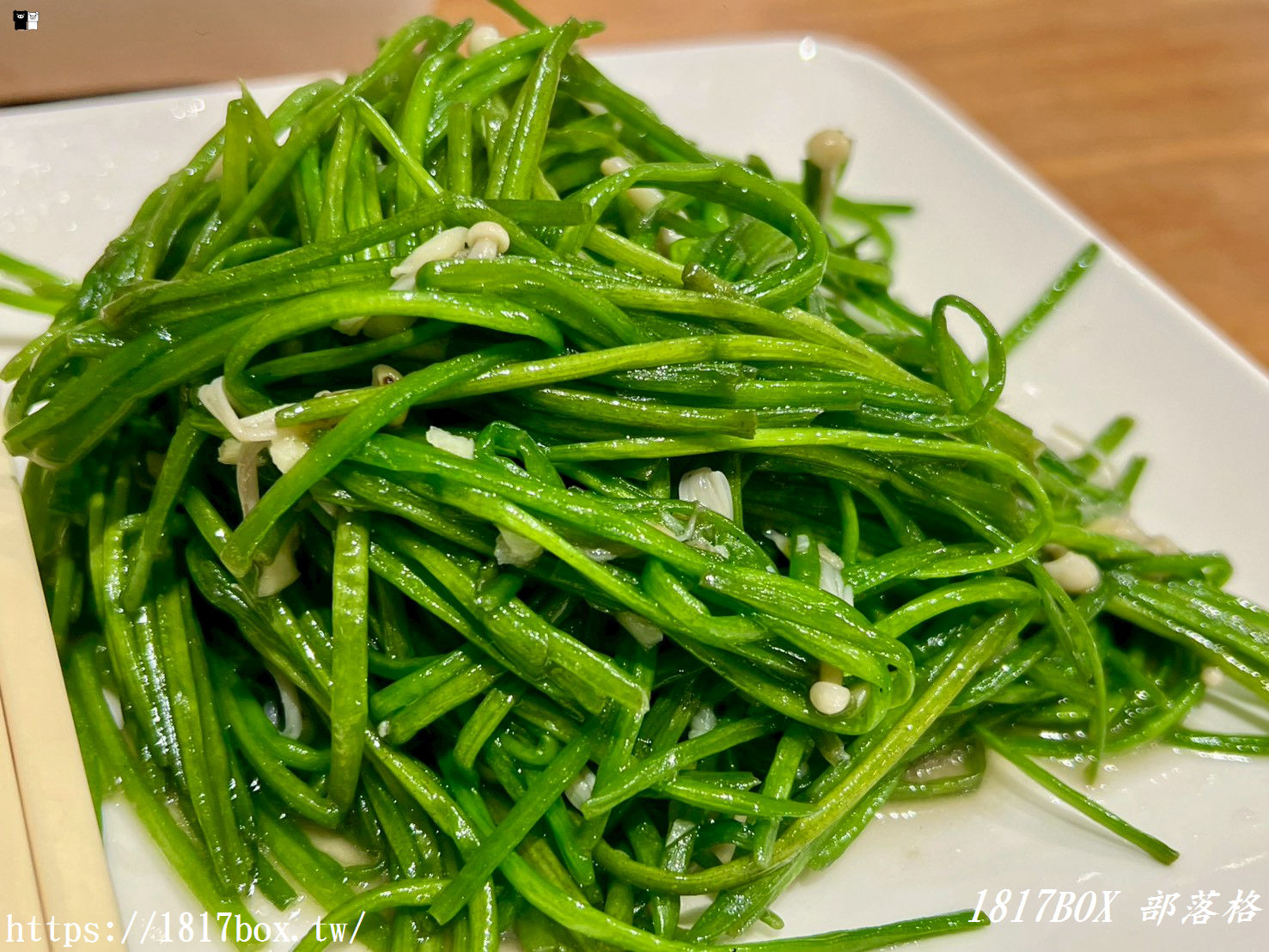 竹北美食推薦 | 阿本家竹北文和店：川湘大師打造純白文青風，麻辣鮮香道地川菜，鍋物與手路菜齊聚！