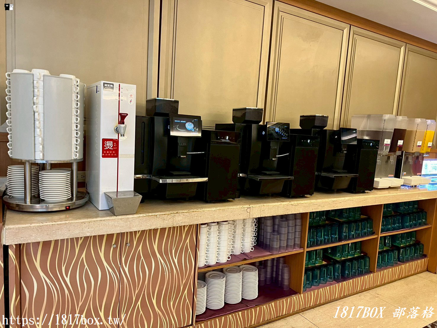 【高雄美食】義大天悅飯店百匯自助餐廳吃到飽:最新價格、必吃菜色與優惠攻略! 【高雄美食】義大天悅飯店百匯自助餐廳吃到飽:最新價格、必吃菜色與優惠攻略!