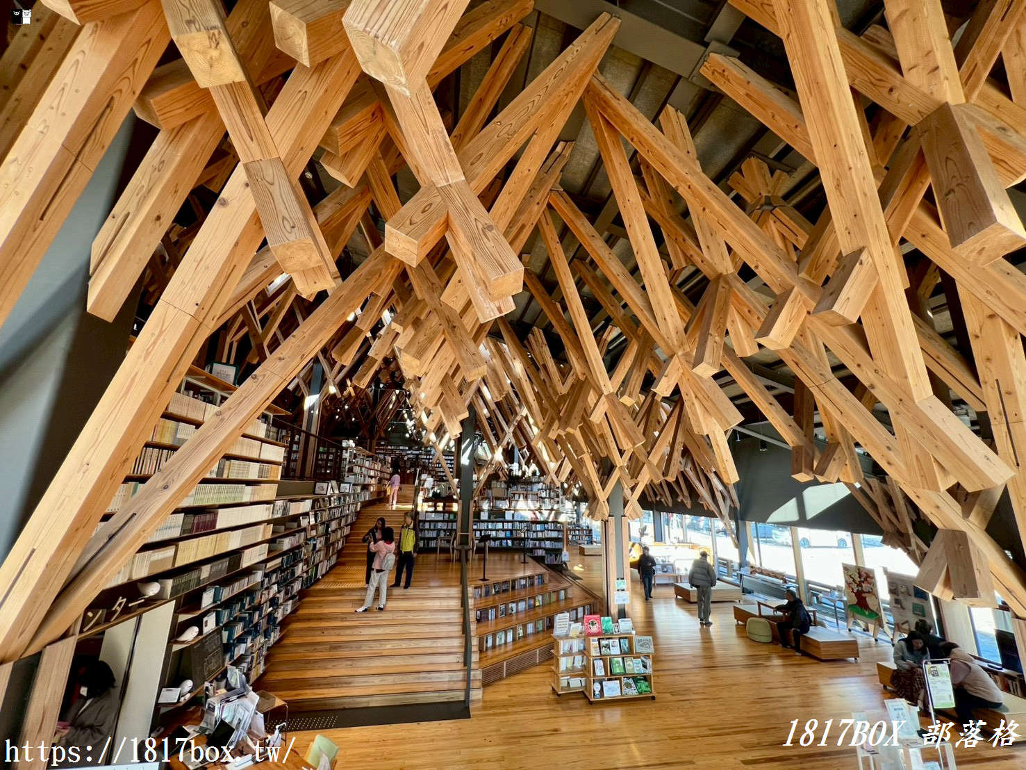 雲之上，一場與木香的書本漫遊：高知「雲之上圖書館」探訪記