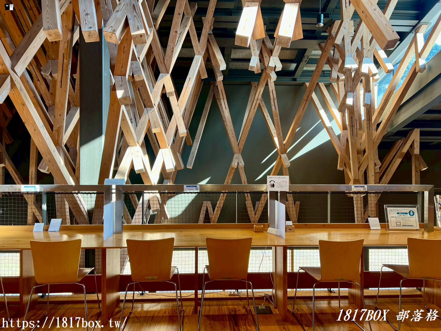 雲之上，一場與木香的書本漫遊：高知「雲之上圖書館」探訪記