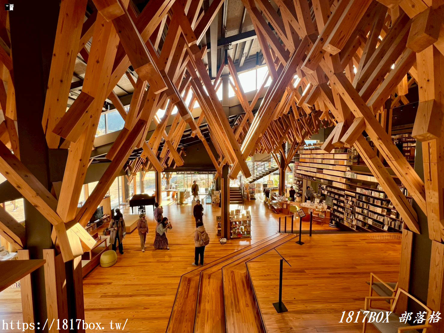 雲之上，一場與木香的書本漫遊：高知「雲之上圖書館」探訪記