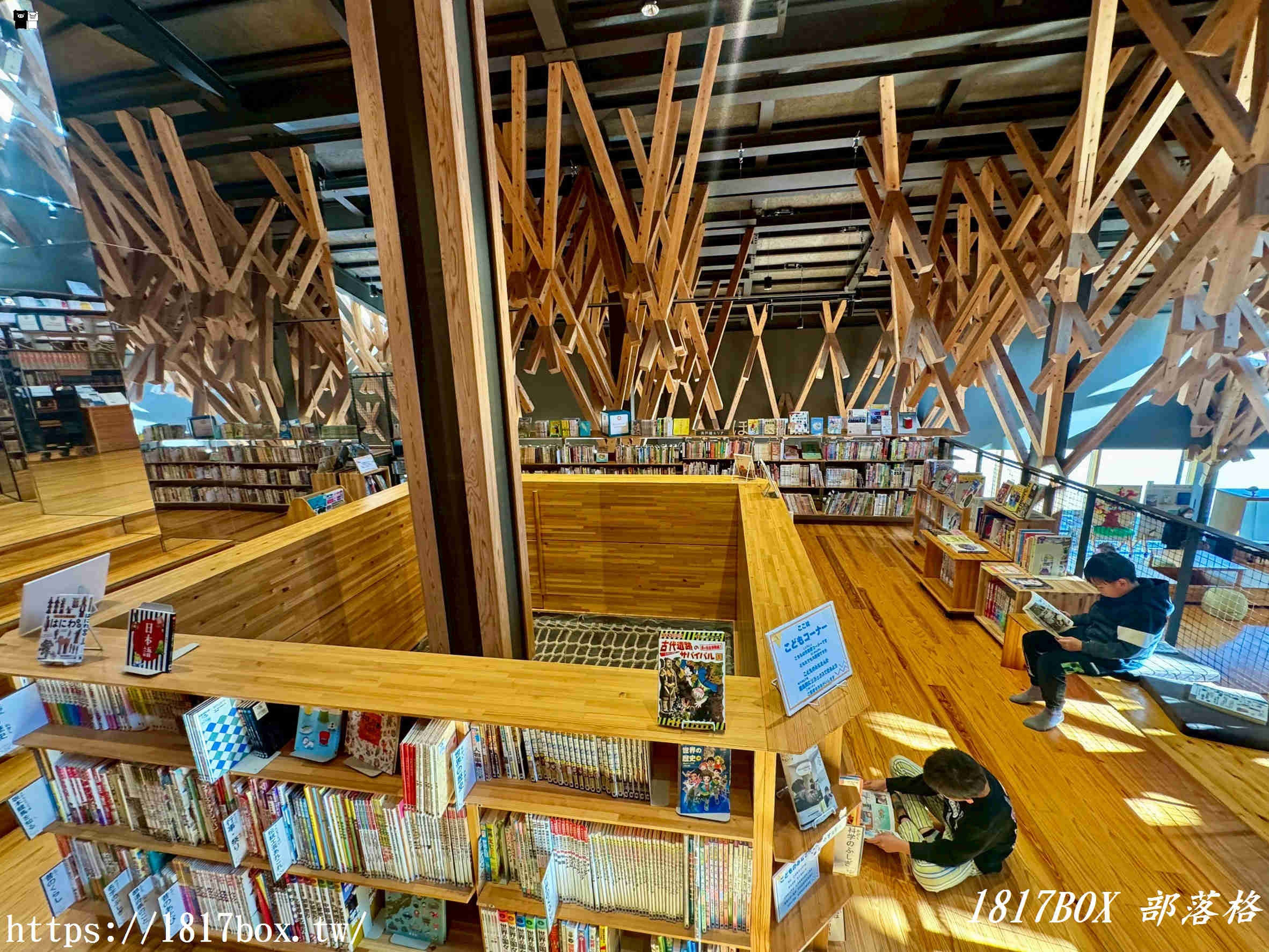 雲之上，一場與木香的書本漫遊：高知「雲之上圖書館」探訪記