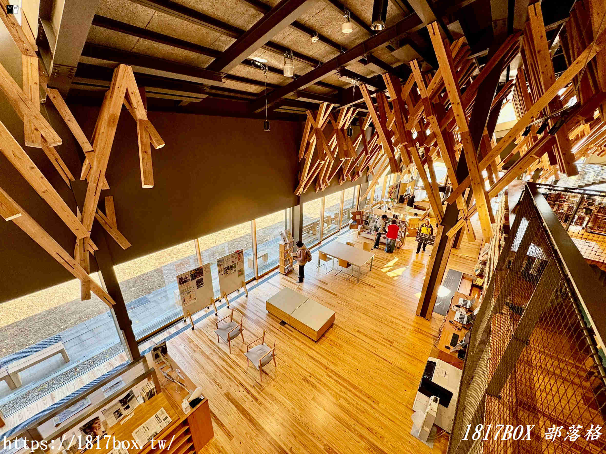 雲之上，一場與木香的書本漫遊：高知「雲之上圖書館」探訪記