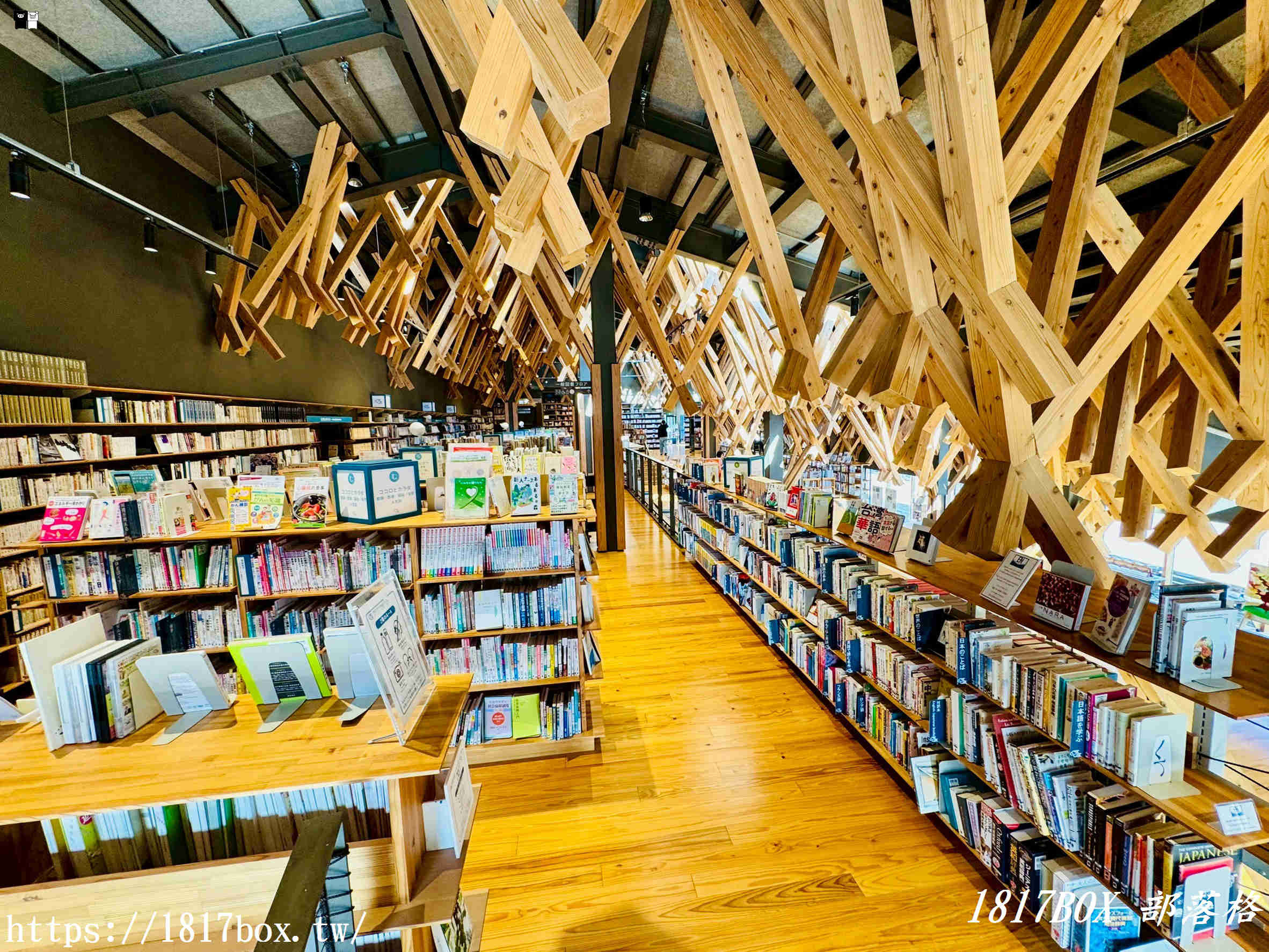 雲之上，一場與木香的書本漫遊：高知「雲之上圖書館」探訪記