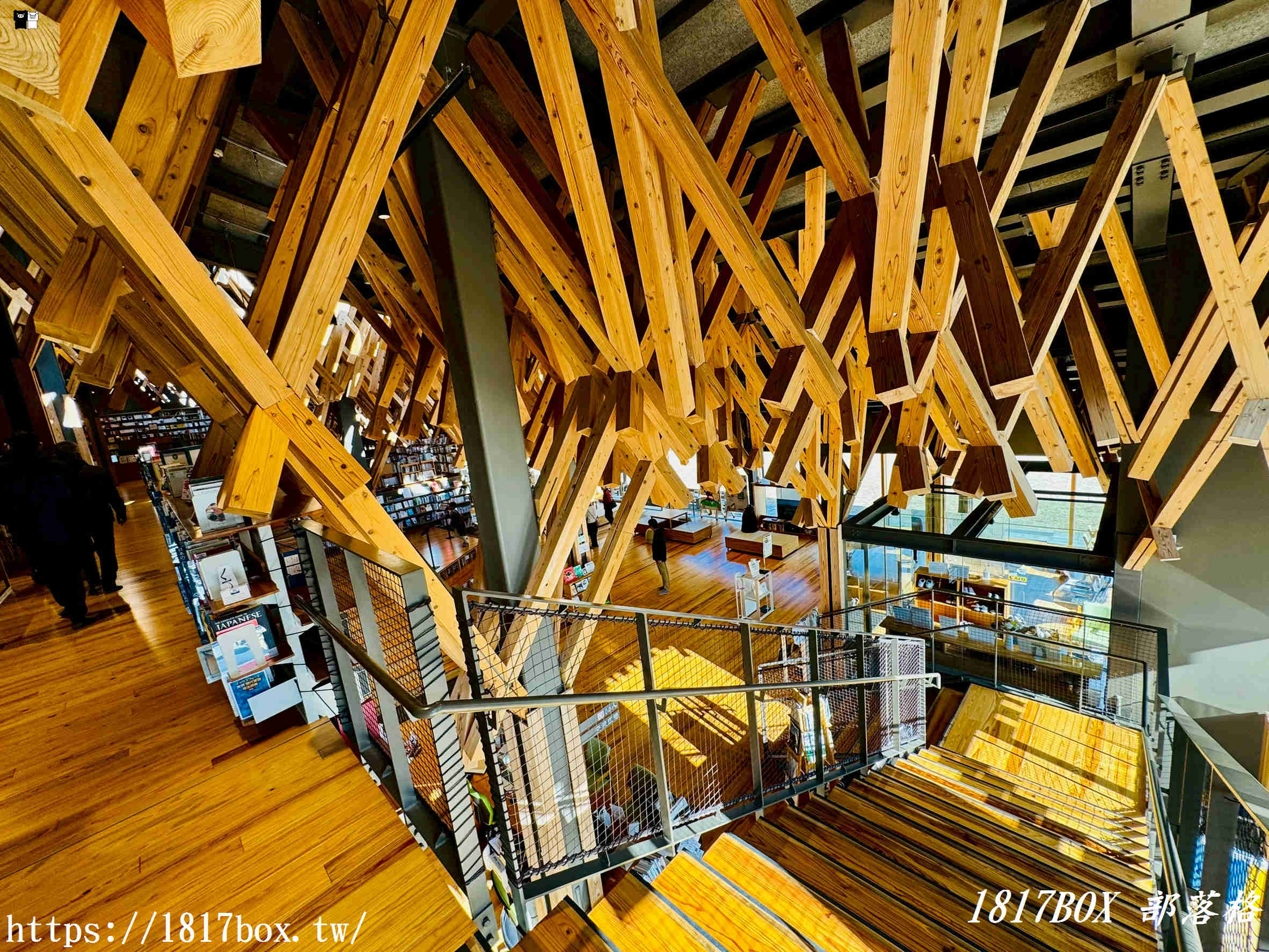 雲之上，一場與木香的書本漫遊：高知「雲之上圖書館」探訪記