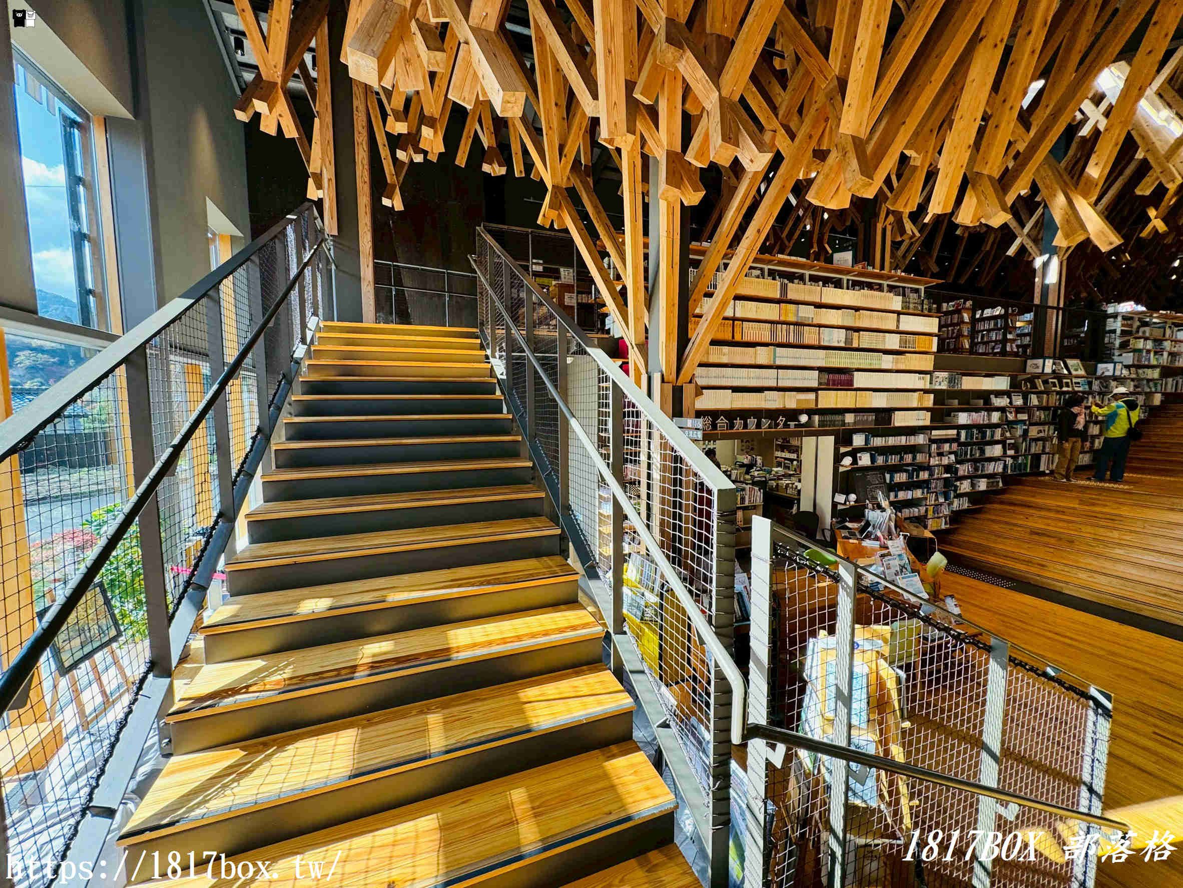 雲之上，一場與木香的書本漫遊：高知「雲之上圖書館」探訪記