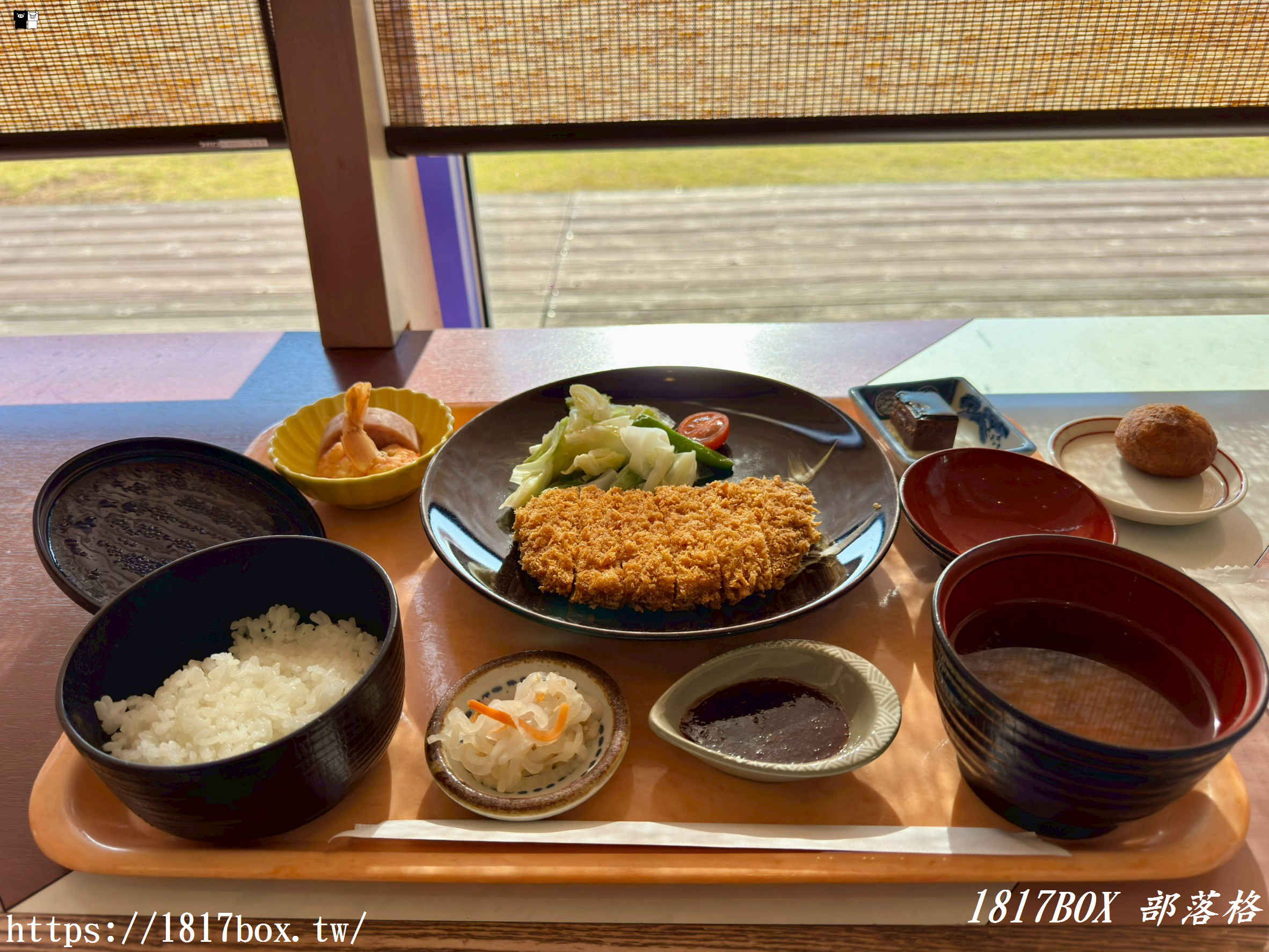 小豆島味覺饗宴：橄欖溫泉旁 Lemon 餐廳豬排套餐，一口咬下地中海與日式風味的完美交織！