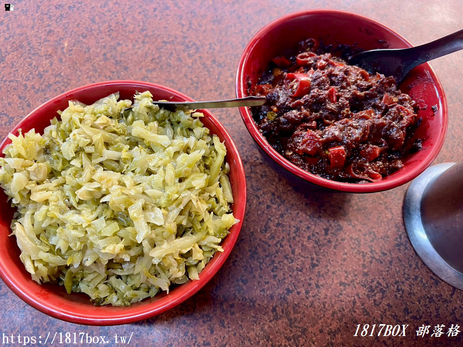 【苗栗美食】銅鑼菜市場隱藏版!韓鄉村牛肉麵,肉多湯濃,在地人從小吃到大的美味! 【苗栗美食】銅鑼菜市場隱藏版!韓鄉村牛肉麵,肉多湯濃,在地人從小吃到大的美味!