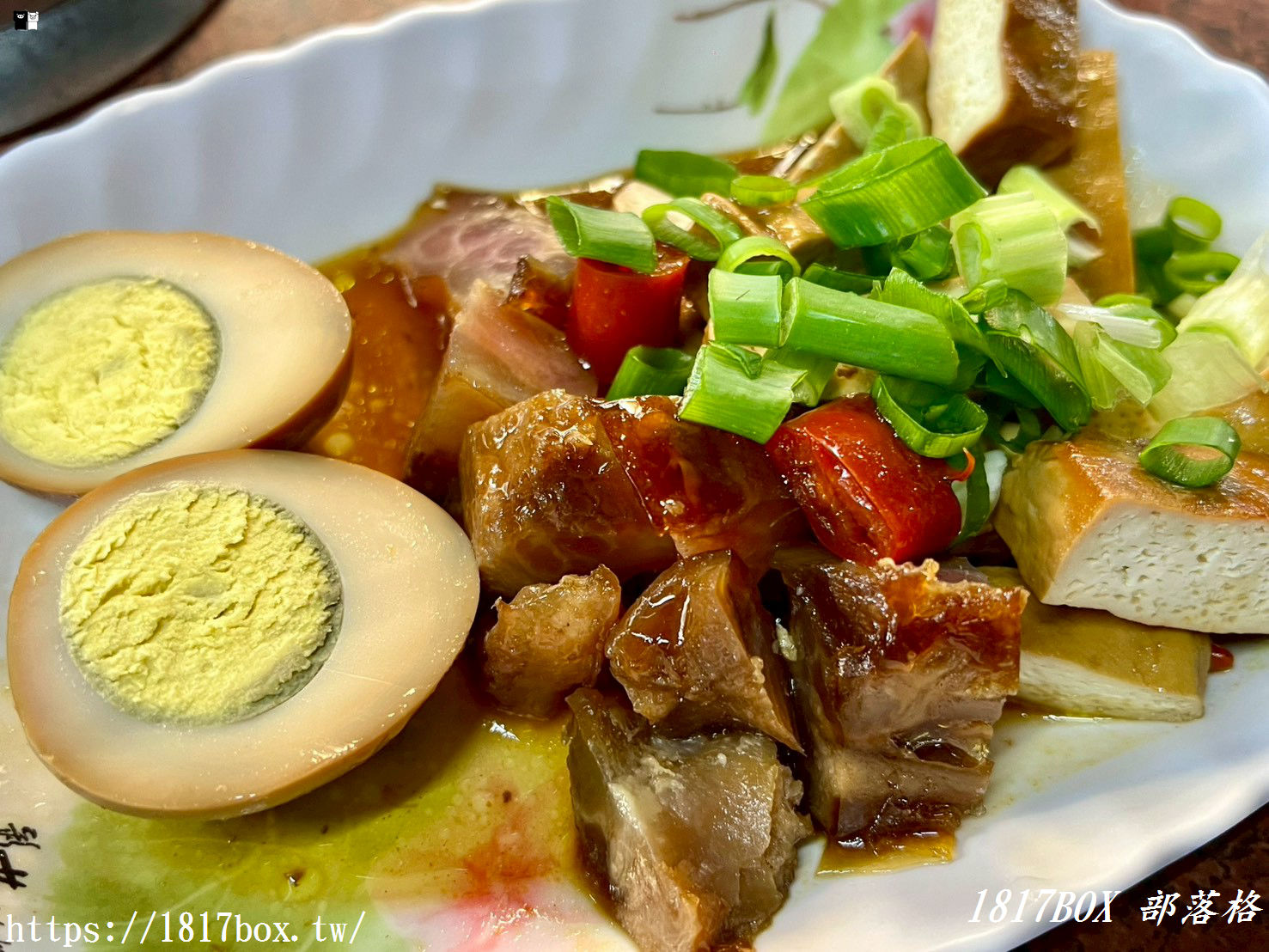 【苗栗美食】銅鑼菜市場隱藏版!韓鄉村牛肉麵,肉多湯濃,在地人從小吃到大的美味! 【苗栗美食】銅鑼菜市場隱藏版!韓鄉村牛肉麵,肉多湯濃,在地人從小吃到大的美味!