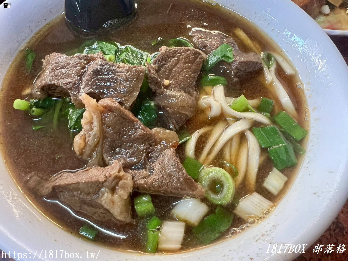 【苗栗美食】銅鑼菜市場隱藏版!韓鄉村牛肉麵,肉多湯濃,在地人從小吃到大的美味! 【苗栗美食】銅鑼菜市場隱藏版!韓鄉村牛肉麵,肉多湯濃,在地人從小吃到大的美味!