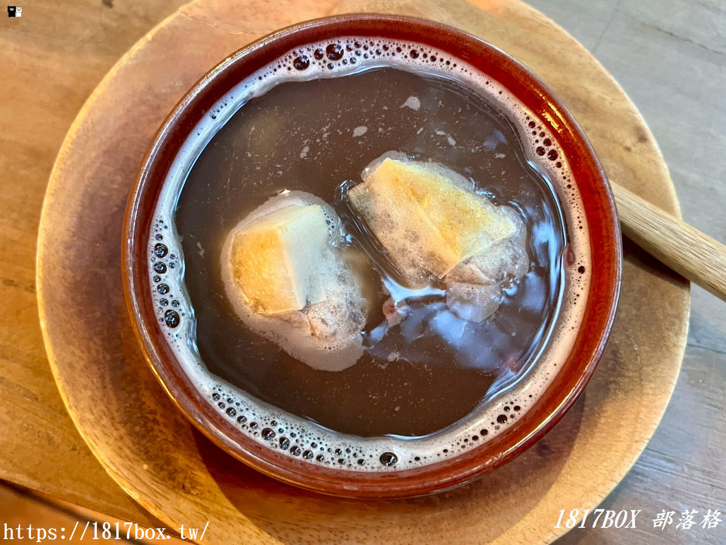 【新竹下午茶】散水 Music & Cafe：隱身將軍村的日式老宅，在黑膠樂音中品味烤麻糬與職人手沖