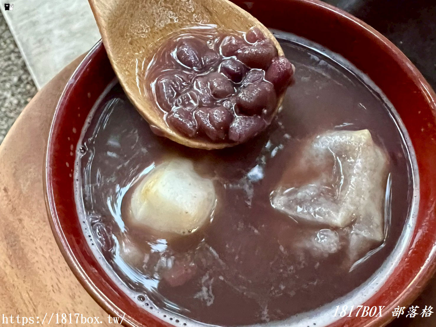 【新竹下午茶】散水 Music & Cafe：隱身將軍村的日式老宅，在黑膠樂音中品味烤麻糬與職人手沖