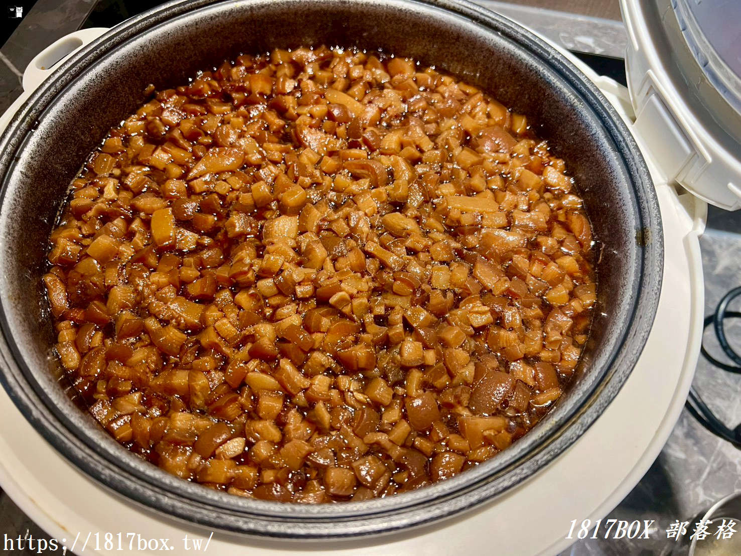 【彰化美食】築間幸福鍋物彰化四維店：蔬食自助吧吃到飽！深夜火鍋首選，必點招牌石頭鍋